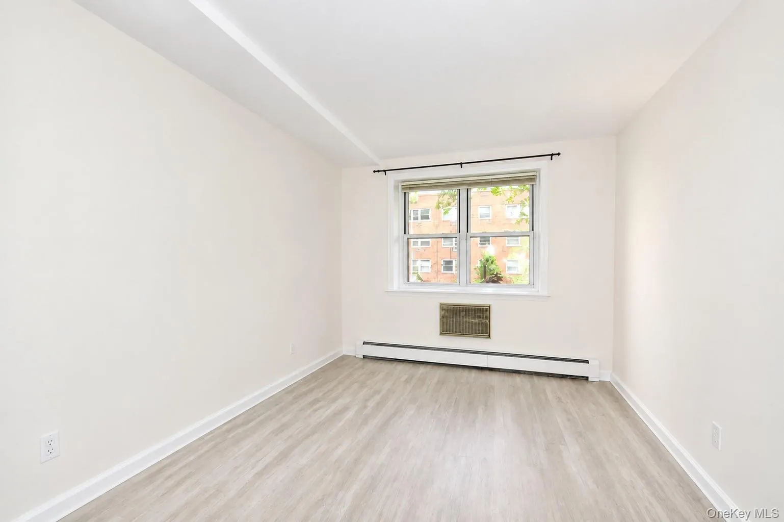 2ND BEDROOM 2ND BEDROOM
