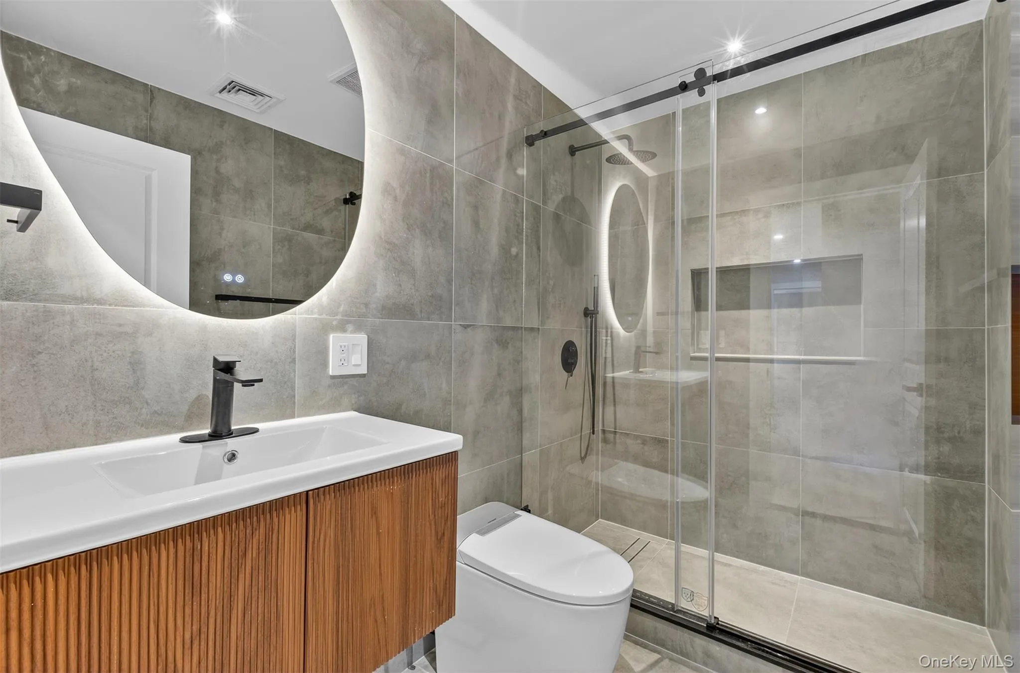 2 Lee Place, Oyster Bay, NY, 5 Bedrooms Bedrooms, 15 Rooms Rooms,4 BathroomsBathrooms,Residential,For Rent,Lee,0,999785 2 Lee Place, Oyster Bay, NY, 5 Bedrooms Bedrooms, 15 Rooms Rooms,4 BathroomsBathrooms,Residential,For Rent,Lee,0,999785