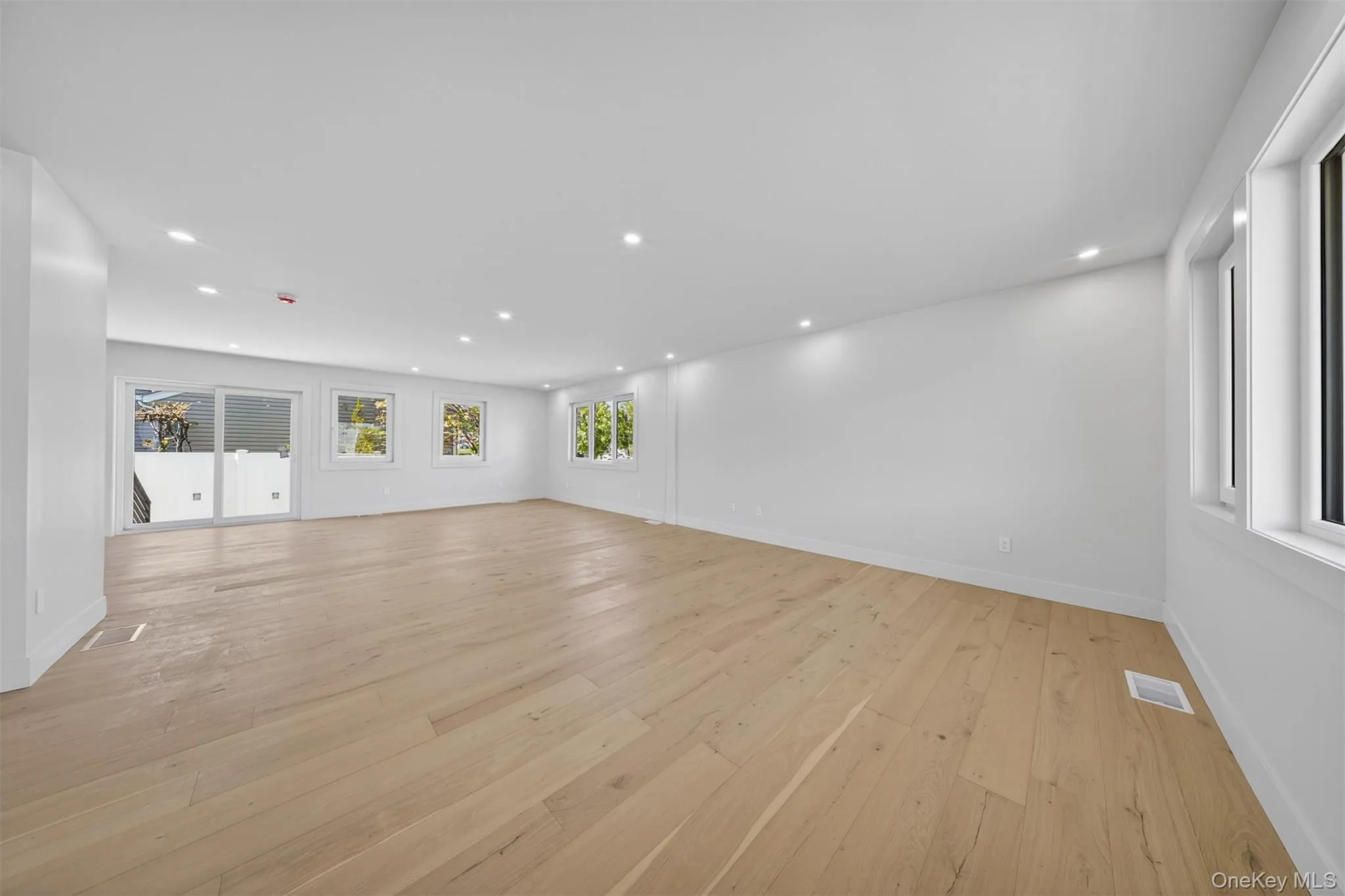 2 Lee Place, Oyster Bay, NY, 5 Bedrooms Bedrooms, 15 Rooms Rooms,4 BathroomsBathrooms,Residential,For Rent,Lee,0,999785 2 Lee Place, Oyster Bay, NY, 5 Bedrooms Bedrooms, 15 Rooms Rooms,4 BathroomsBathrooms,Residential,For Rent,Lee,0,999785