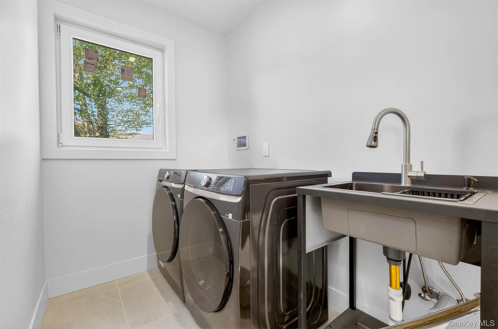 2 Lee Place, Oyster Bay, NY, 5 Bedrooms Bedrooms, 15 Rooms Rooms,4 BathroomsBathrooms,Residential,For Rent,Lee,0,999785 2 Lee Place, Oyster Bay, NY, 5 Bedrooms Bedrooms, 15 Rooms Rooms,4 BathroomsBathrooms,Residential,For Rent,Lee,0,999785