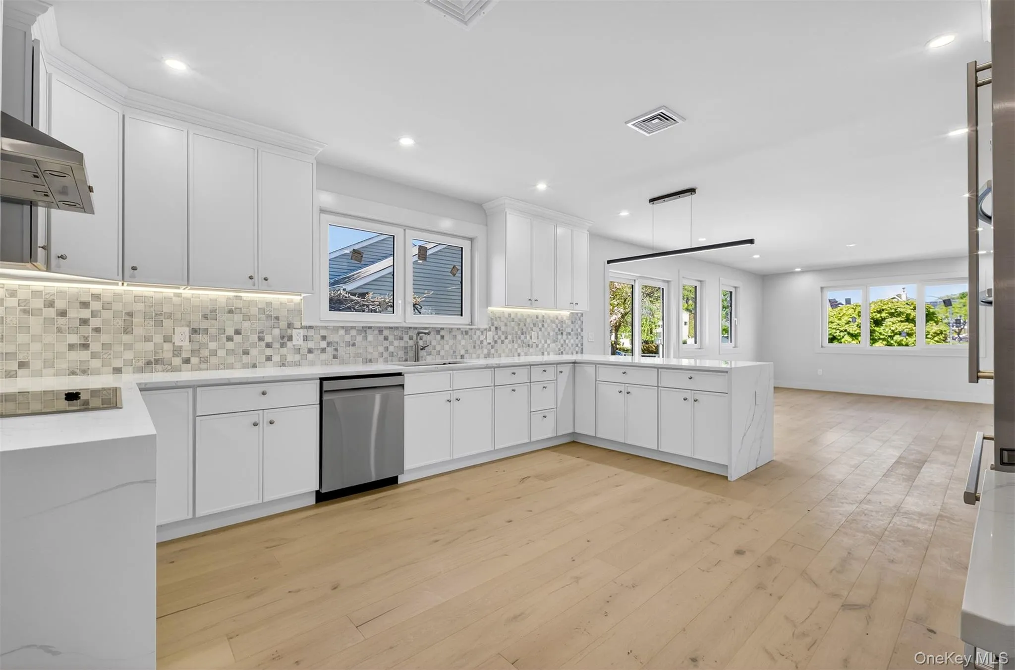 2 Lee Place, Oyster Bay, NY, 5 Bedrooms Bedrooms, 15 Rooms Rooms,4 BathroomsBathrooms,Residential,For Rent,Lee,0,999785 2 Lee Place, Oyster Bay, NY, 5 Bedrooms Bedrooms, 15 Rooms Rooms,4 BathroomsBathrooms,Residential,For Rent,Lee,0,999785