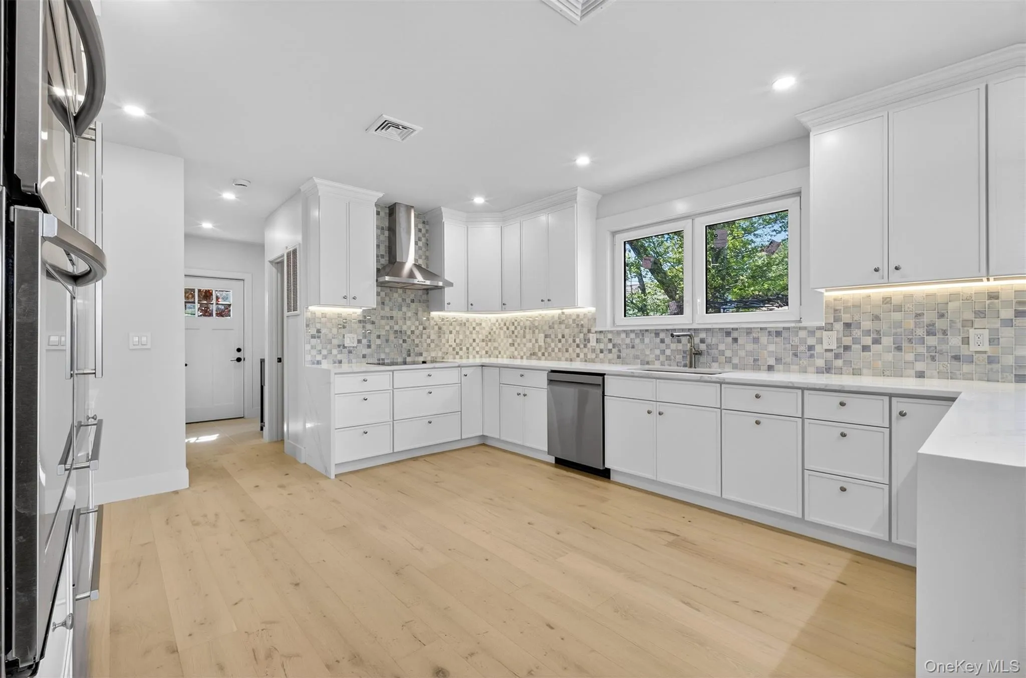 2 Lee Place, Oyster Bay, NY, 5 Bedrooms Bedrooms, 15 Rooms Rooms,4 BathroomsBathrooms,Residential,For Rent,Lee,0,999785 2 Lee Place, Oyster Bay, NY, 5 Bedrooms Bedrooms, 15 Rooms Rooms,4 BathroomsBathrooms,Residential,For Rent,Lee,0,999785