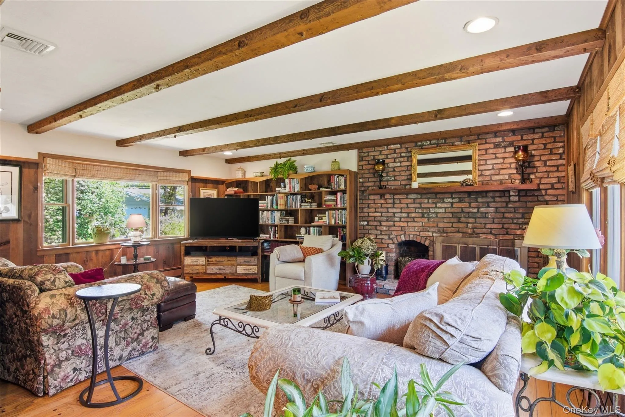 Spacious and Inviting Spacious and Inviting