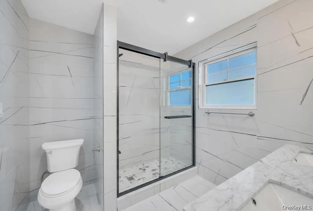 Primary Suite Full Bathroom Primary Suite Full Bathroom