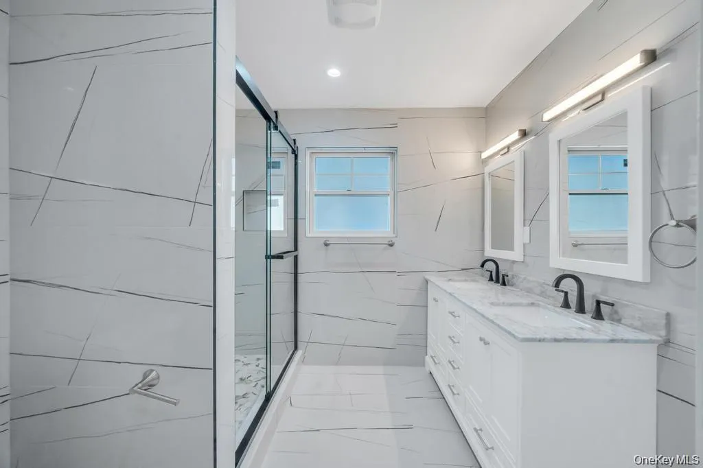 Primary Suite Full Bathroom Primary Suite Full Bathroom