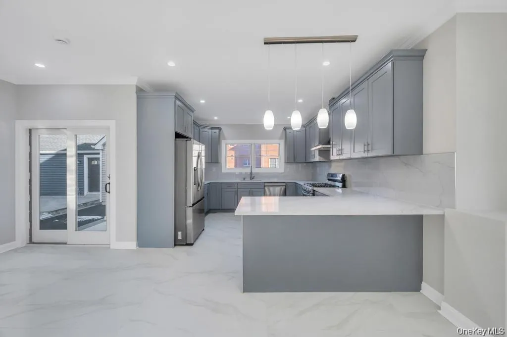 Eat-In Kitchen/Dining Room w/Sliding Glass Doors to Yard Eat-In Kitchen/Dining Room w/Sliding Glass Doors to Yard