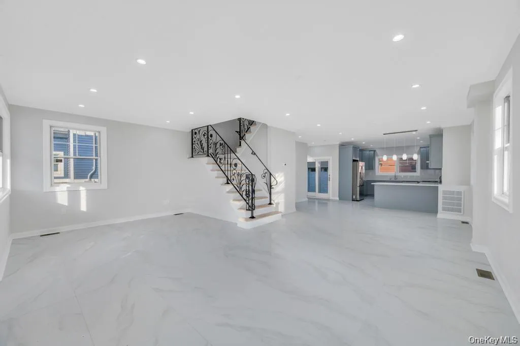 Open Floor Plan Living Room/Dining Room/Eat-In Kitchen Open Floor Plan Living Room/Dining Room/Eat-In Kitchen