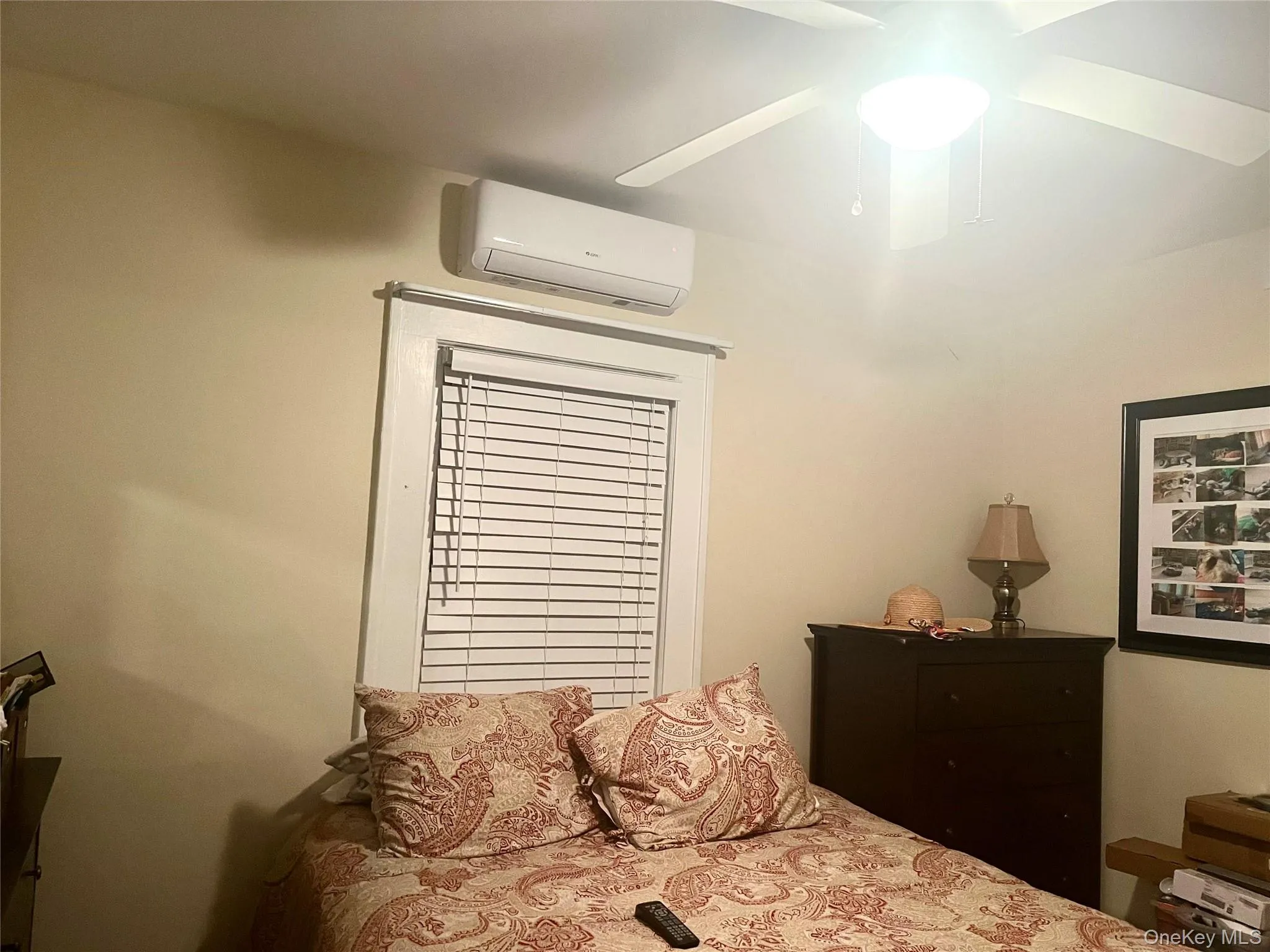 Bedroom featuring a wall mounted air conditioner Bedroom featuring a wall mounted air conditioner