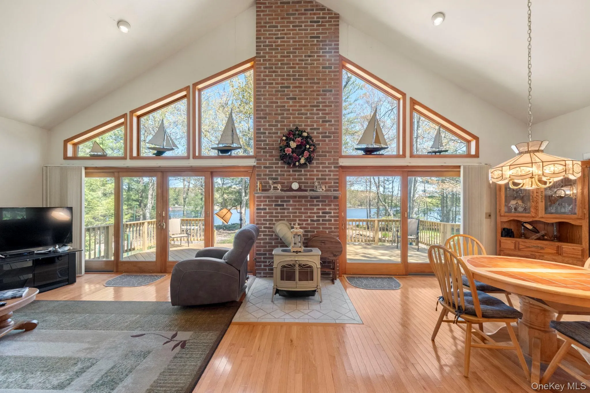 382 Shore Drive, Thompson, NY, 3 Bedrooms Bedrooms, 5 Rooms Rooms,1 BathroomBathrooms,Residential Sale,For Rent,Shore,0,999825 382 Shore Drive, Thompson, NY, 3 Bedrooms Bedrooms, 5 Rooms Rooms,1 BathroomBathrooms,Residential Sale,For Rent,Shore,0,999825