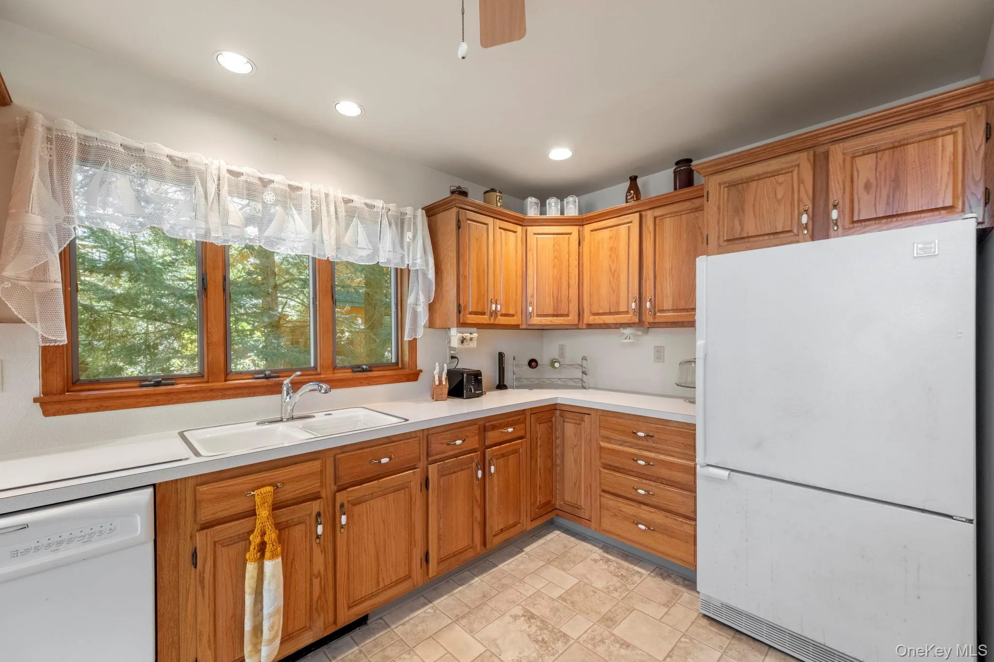 382 Shore Drive, Thompson, NY, 3 Bedrooms Bedrooms, 5 Rooms Rooms,1 BathroomBathrooms,Residential Sale,For Rent,Shore,0,999825 382 Shore Drive, Thompson, NY, 3 Bedrooms Bedrooms, 5 Rooms Rooms,1 BathroomBathrooms,Residential Sale,For Rent,Shore,0,999825