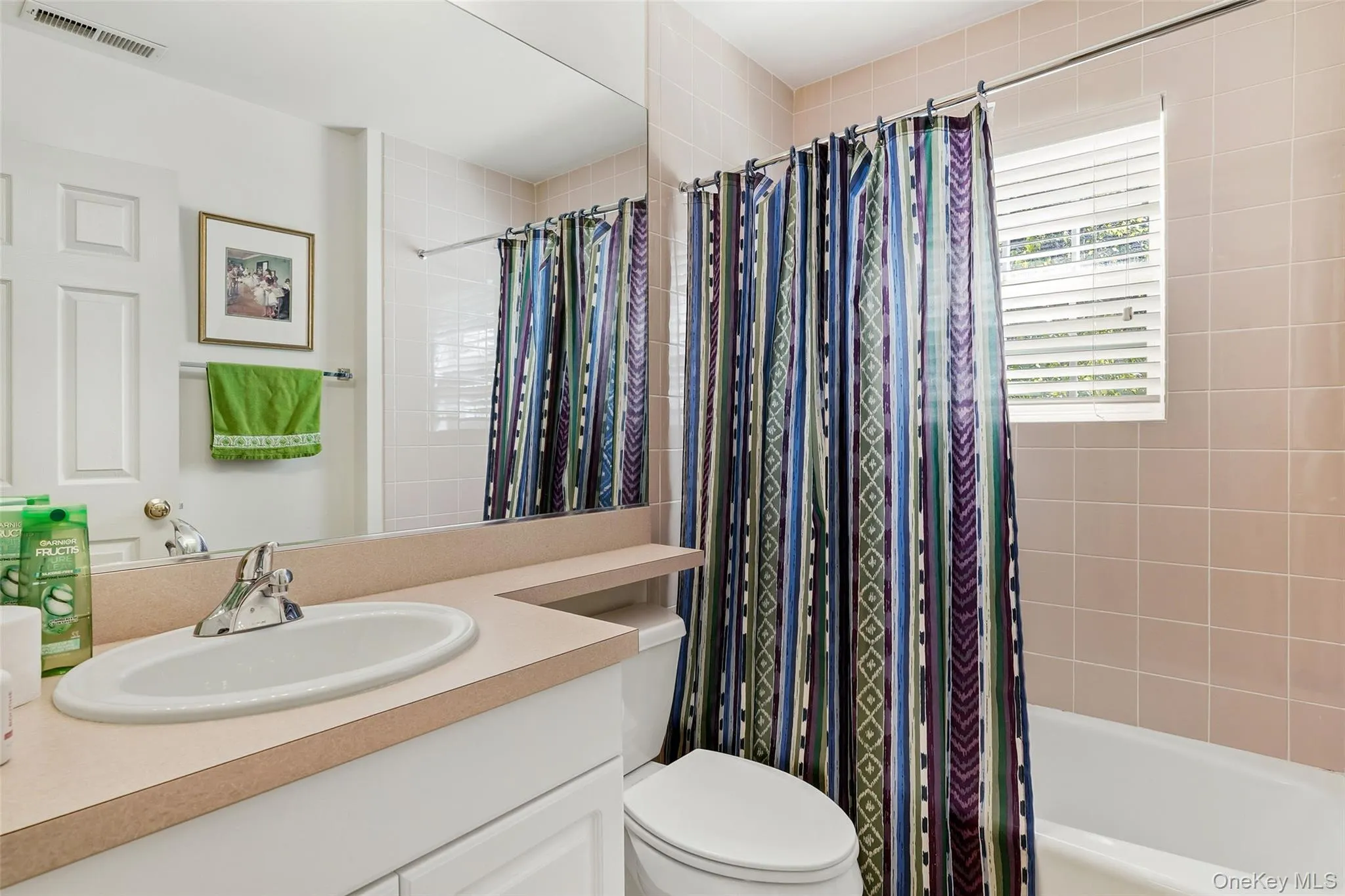 With Tub/shower combo With Tub/shower combo