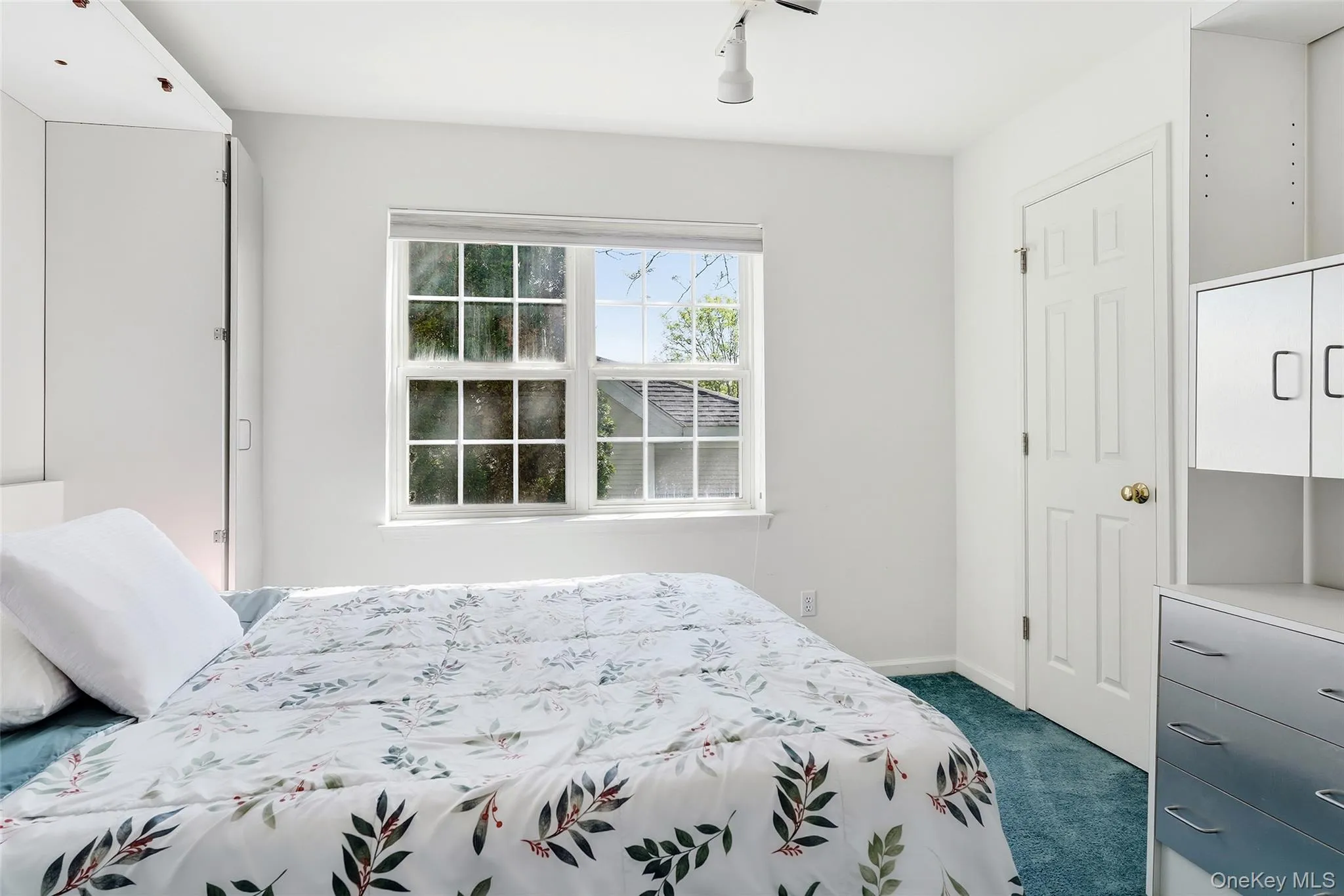 With Murphy Bed & Storage unit Included With Murphy Bed & Storage unit Included