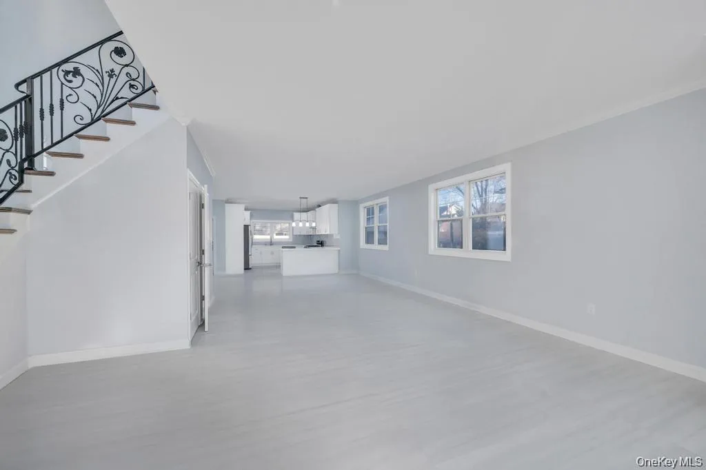 Living Room/Dining Room/Eat-In Kitchen Living Room/Dining Room/Eat-In Kitchen