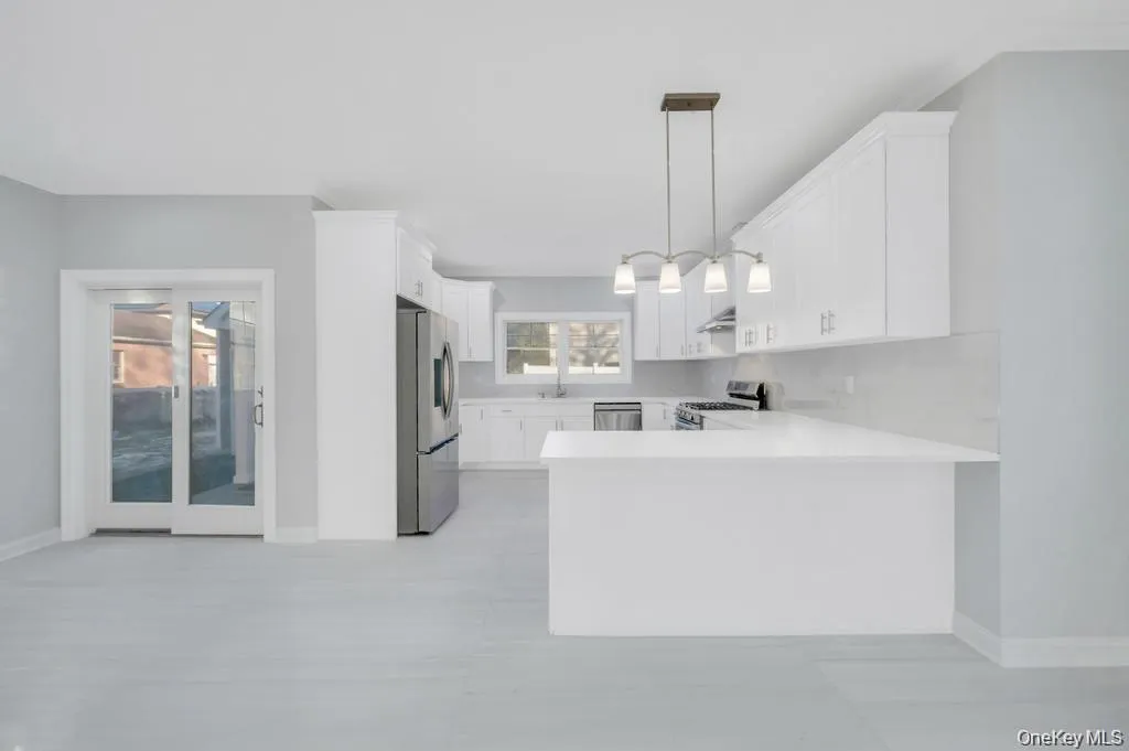 Eat-In Kitchen/Dining Room Eat-In Kitchen/Dining Room