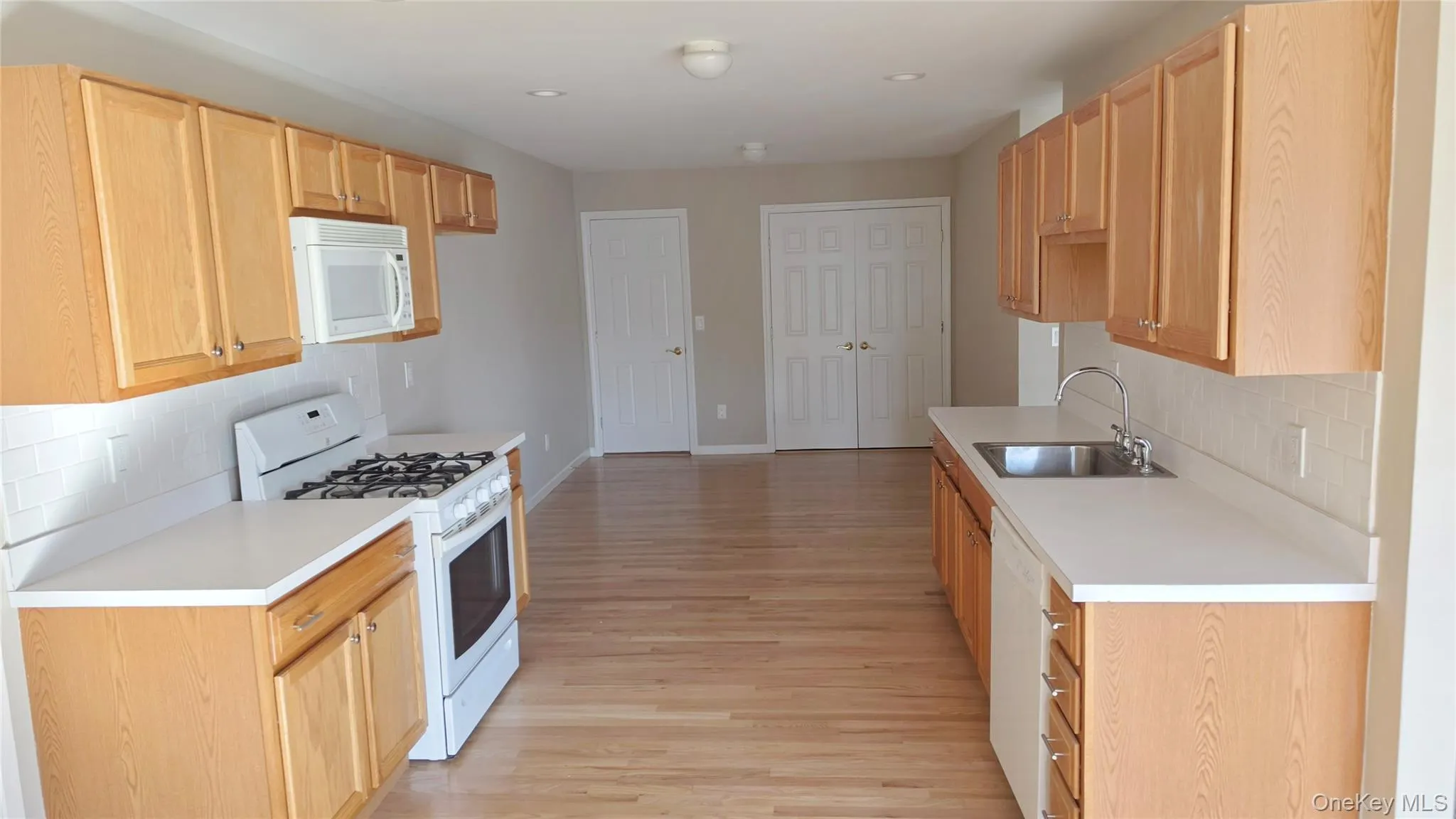 26 Rose Lane, Brookhaven, NY, 2 Bedrooms Bedrooms, 5 Rooms Rooms,2 BathroomsBathrooms,Residential Sale,For Rent,Rose,0,999845 26 Rose Lane, Brookhaven, NY, 2 Bedrooms Bedrooms, 5 Rooms Rooms,2 BathroomsBathrooms,Residential Sale,For Rent,Rose,0,999845