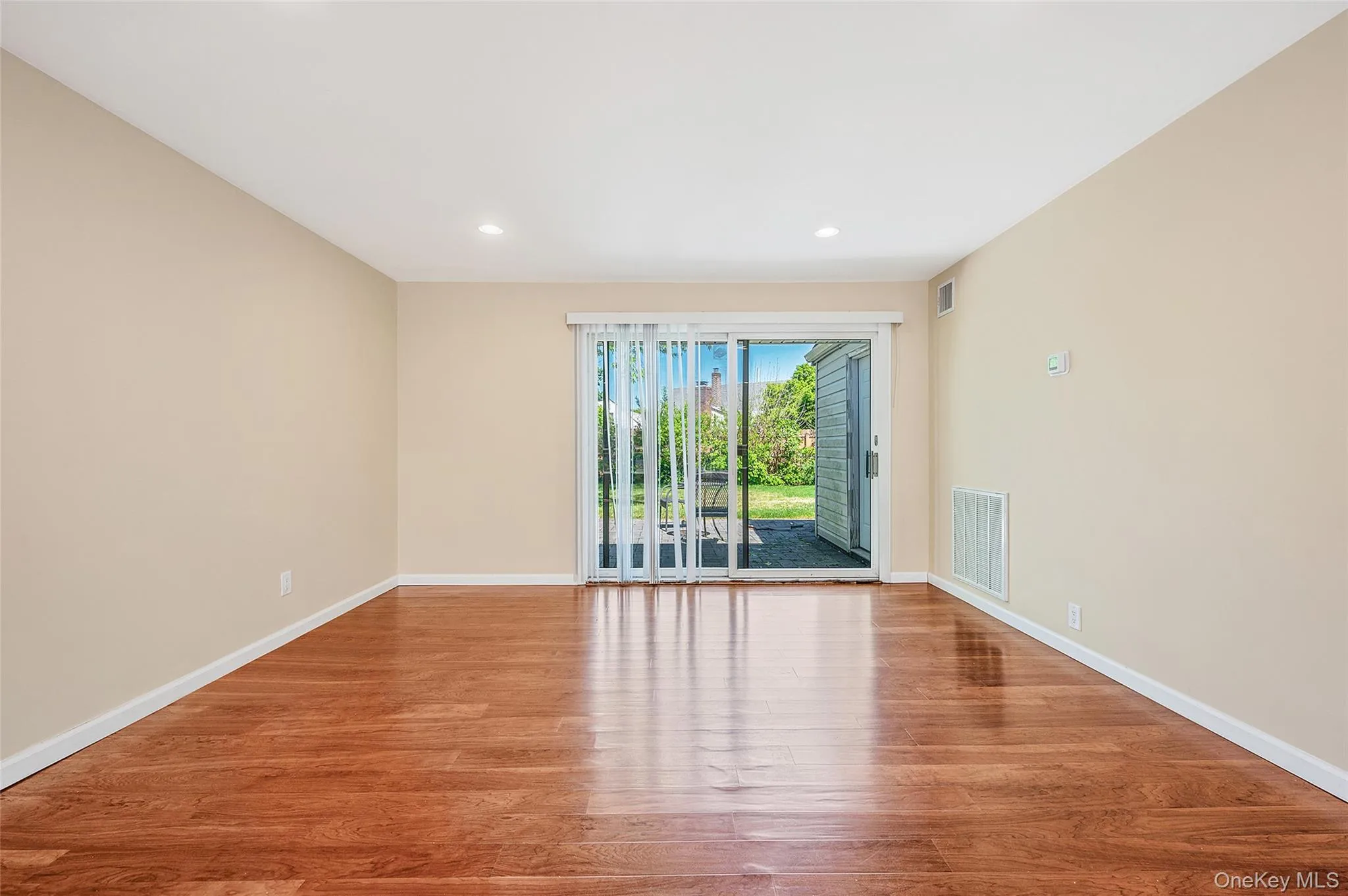 6 Arizona Avenue, Oyster Bay, NY, 3 Bedrooms Bedrooms, 6 Rooms Rooms,1 BathroomBathrooms,Residential,For Rent,Arizona,0,999850 6 Arizona Avenue, Oyster Bay, NY, 3 Bedrooms Bedrooms, 6 Rooms Rooms,1 BathroomBathrooms,Residential,For Rent,Arizona,0,999850