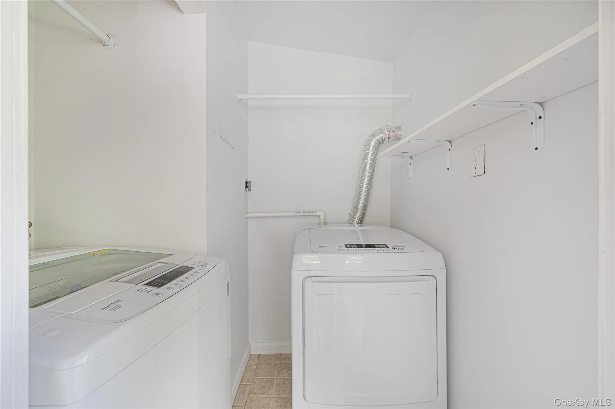 6 Arizona Avenue, Oyster Bay, NY, 3 Bedrooms Bedrooms, 6 Rooms Rooms,1 BathroomBathrooms,Residential,For Rent,Arizona,0,999850 6 Arizona Avenue, Oyster Bay, NY, 3 Bedrooms Bedrooms, 6 Rooms Rooms,1 BathroomBathrooms,Residential,For Rent,Arizona,0,999850