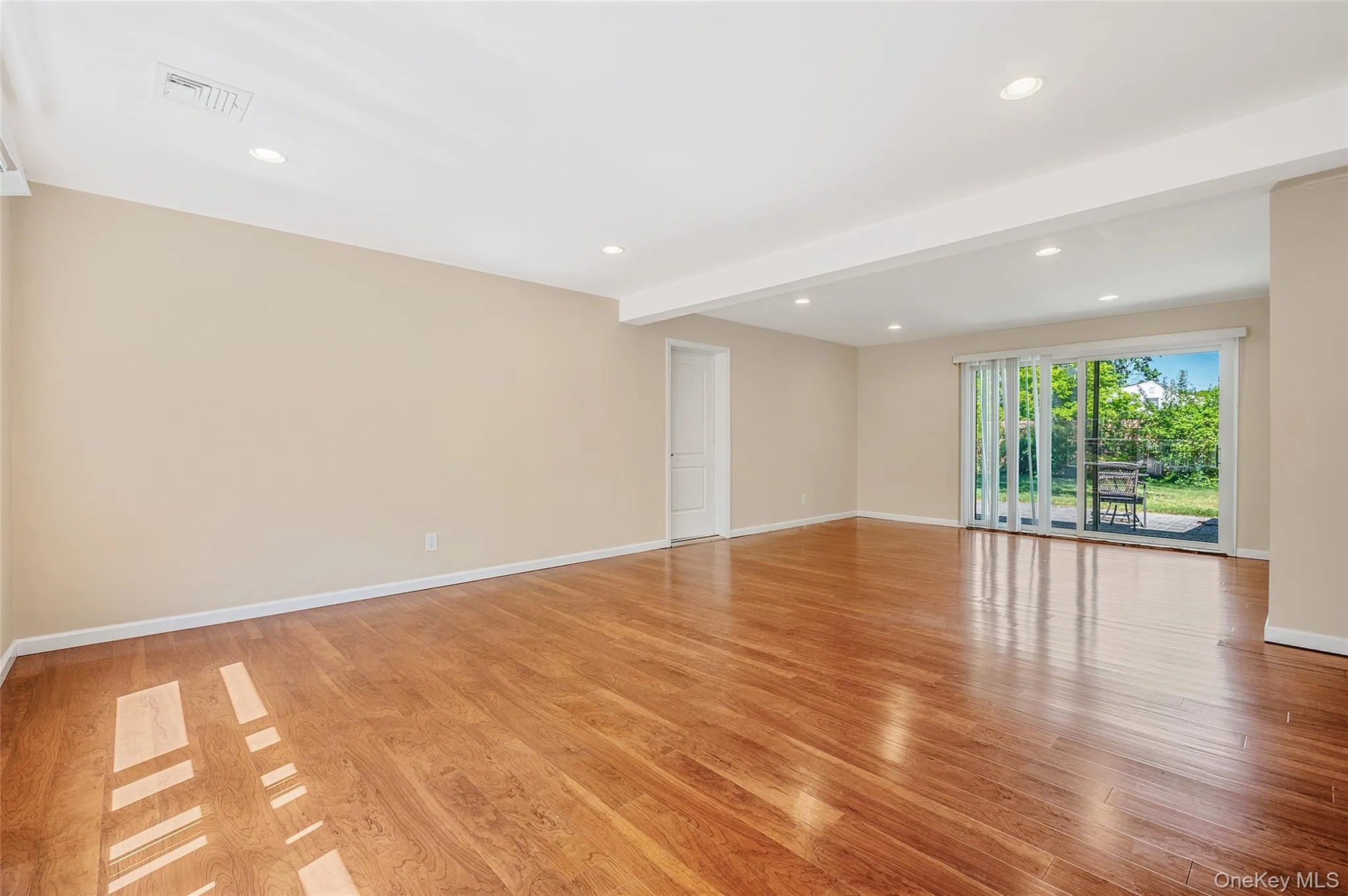 6 Arizona Avenue, Oyster Bay, NY, 3 Bedrooms Bedrooms, 6 Rooms Rooms,1 BathroomBathrooms,Residential,For Rent,Arizona,0,999850 6 Arizona Avenue, Oyster Bay, NY, 3 Bedrooms Bedrooms, 6 Rooms Rooms,1 BathroomBathrooms,Residential,For Rent,Arizona,0,999850
