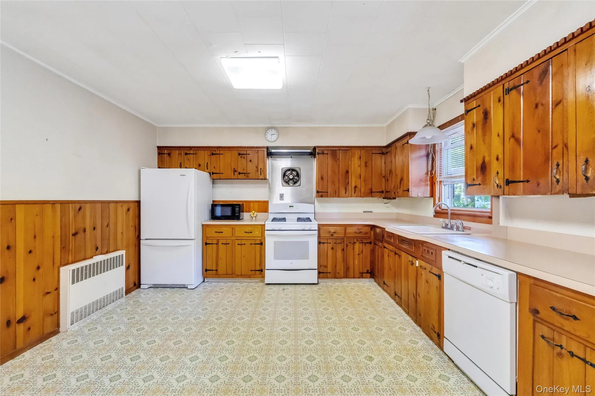 62 Squires Avenue, Southampton, NY, 2 Bedrooms Bedrooms, 6 Rooms Rooms,1 BathroomBathrooms,Residential,For Rent,Squires,0,999857 62 Squires Avenue, Southampton, NY, 2 Bedrooms Bedrooms, 6 Rooms Rooms,1 BathroomBathrooms,Residential,For Rent,Squires,0,999857