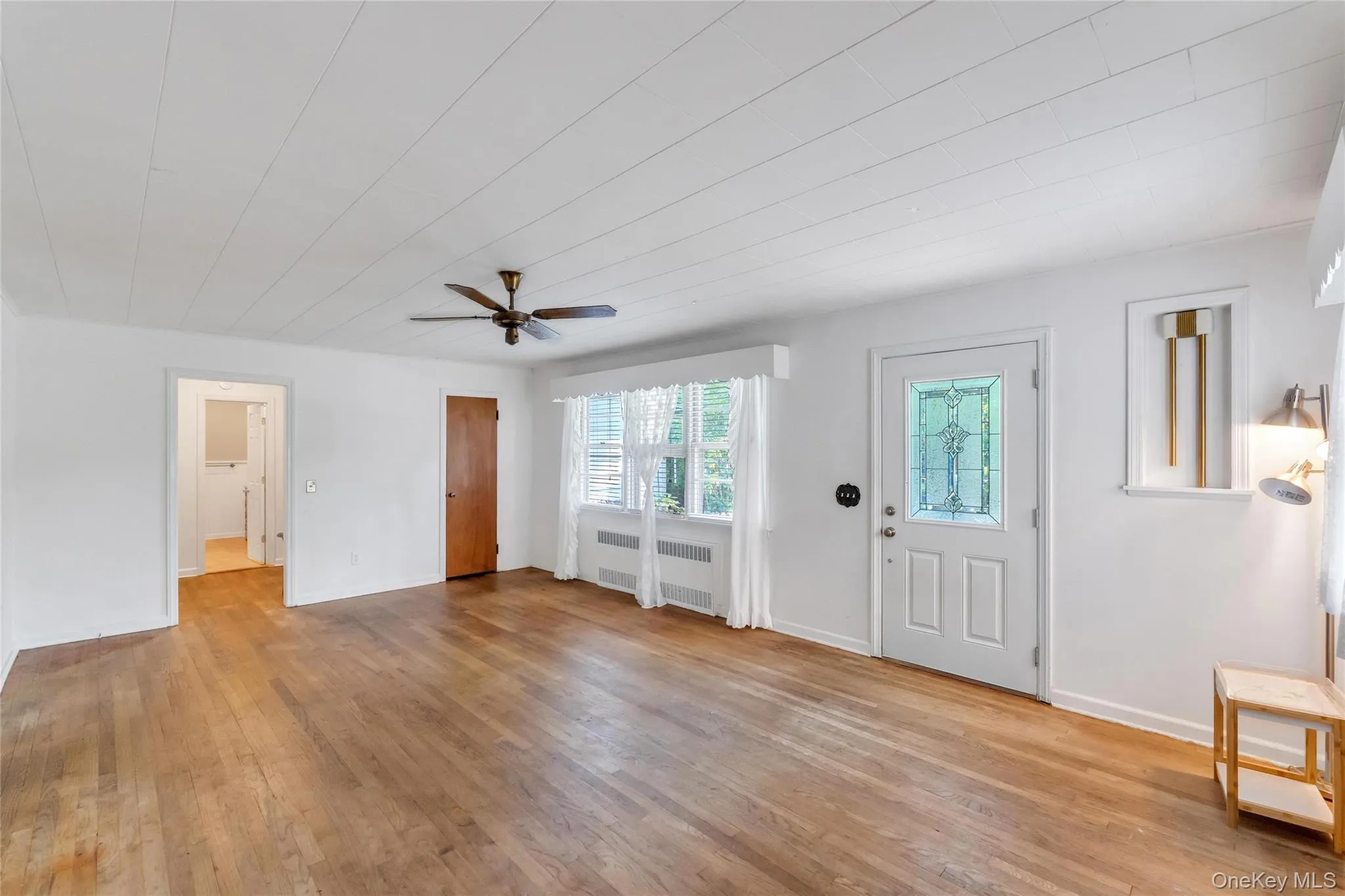 62 Squires Avenue, Southampton, NY, 2 Bedrooms Bedrooms, 6 Rooms Rooms,1 BathroomBathrooms,Residential,For Rent,Squires,0,999857 62 Squires Avenue, Southampton, NY, 2 Bedrooms Bedrooms, 6 Rooms Rooms,1 BathroomBathrooms,Residential,For Rent,Squires,0,999857