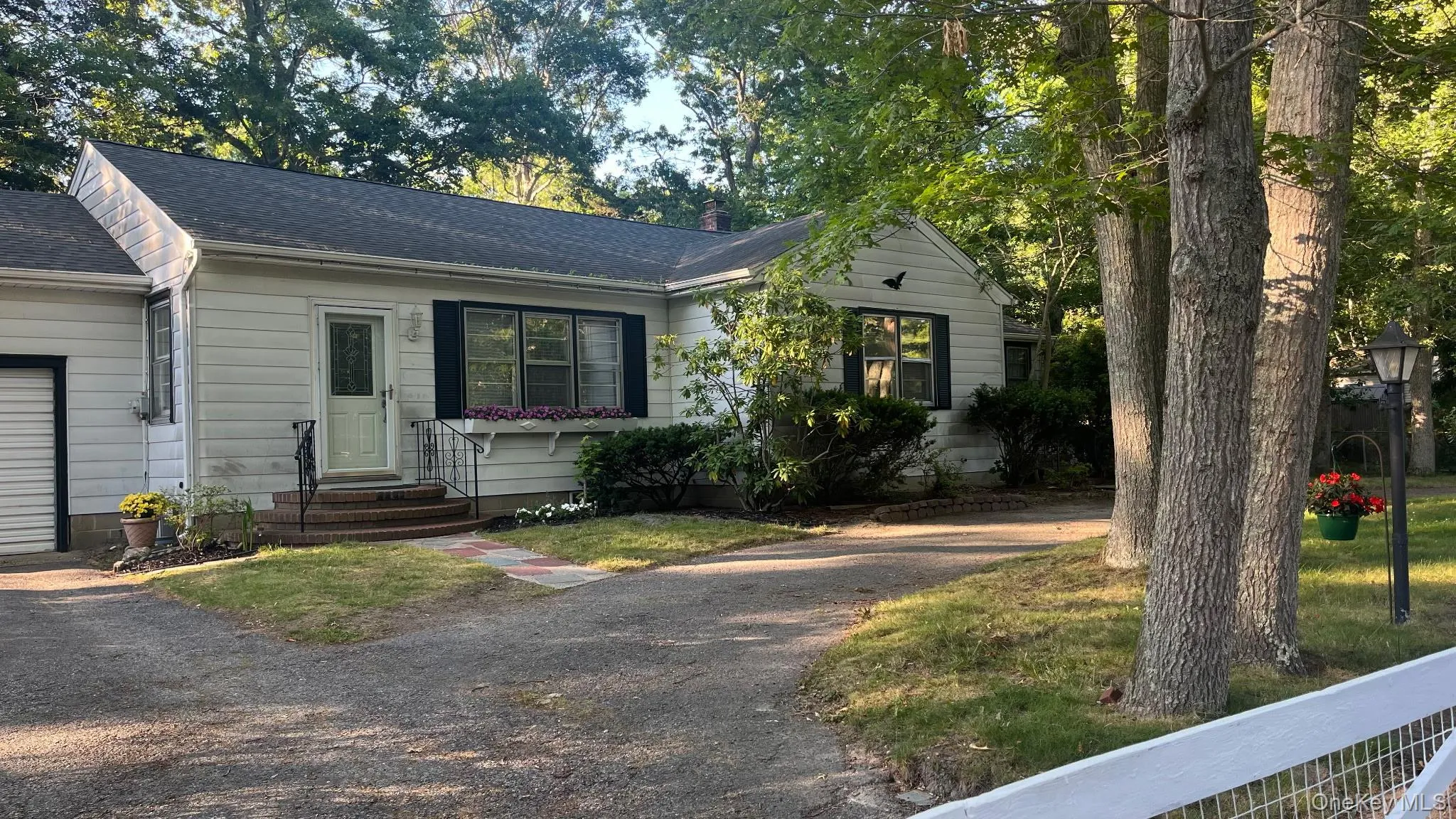 62 Squires Avenue, Southampton, NY, 2 Bedrooms Bedrooms, 6 Rooms Rooms,1 BathroomBathrooms,Residential,For Rent,Squires,0,KEY999857 62 Squires Avenue, Southampton, NY, 2 Bedrooms Bedrooms, 6 Rooms Rooms,1 BathroomBathrooms,Residential,For Rent,Squires,0,KEY999857