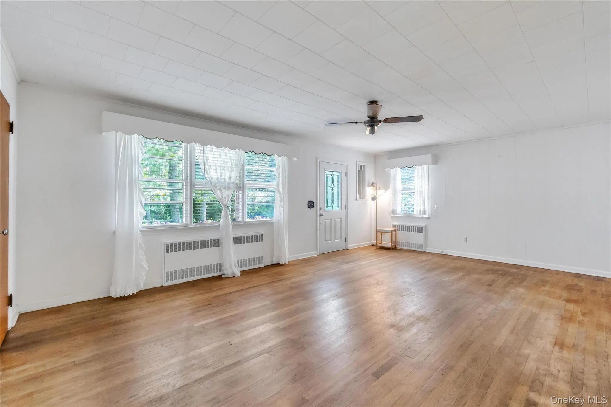 62 Squires Avenue, Southampton, NY, 2 Bedrooms Bedrooms, 6 Rooms Rooms,1 BathroomBathrooms,Residential,For Rent,Squires,0,999857 62 Squires Avenue, Southampton, NY, 2 Bedrooms Bedrooms, 6 Rooms Rooms,1 BathroomBathrooms,Residential,For Rent,Squires,0,999857