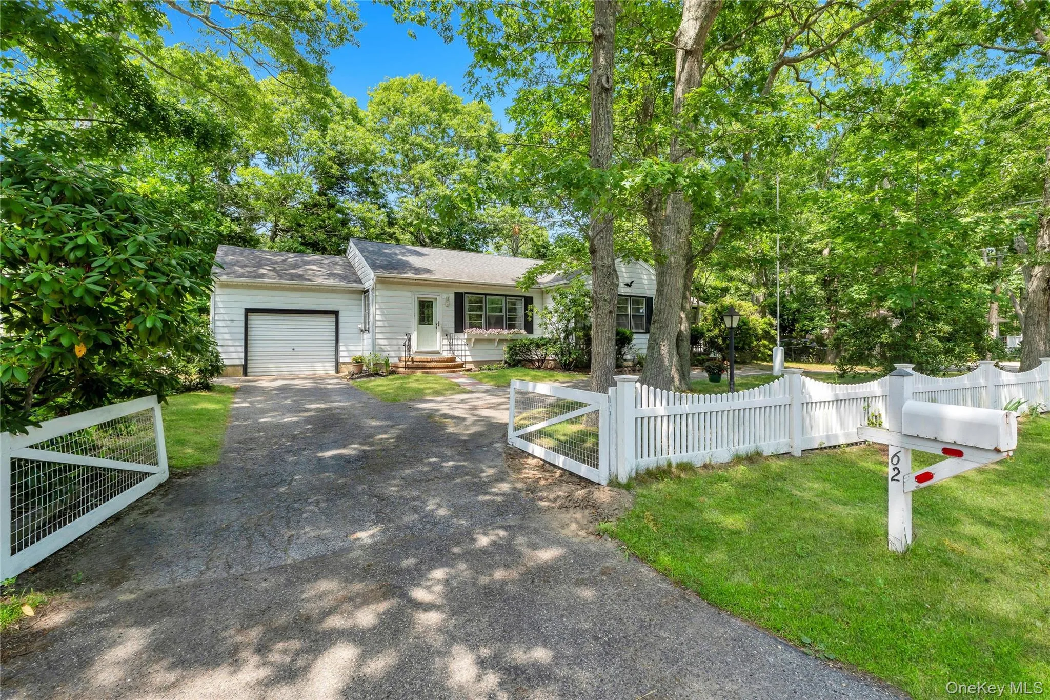 62 Squires Avenue, Southampton, NY, 2 Bedrooms Bedrooms, 6 Rooms Rooms,1 BathroomBathrooms,Residential,For Rent,Squires,0,999857 62 Squires Avenue, Southampton, NY, 2 Bedrooms Bedrooms, 6 Rooms Rooms,1 BathroomBathrooms,Residential,For Rent,Squires,0,999857