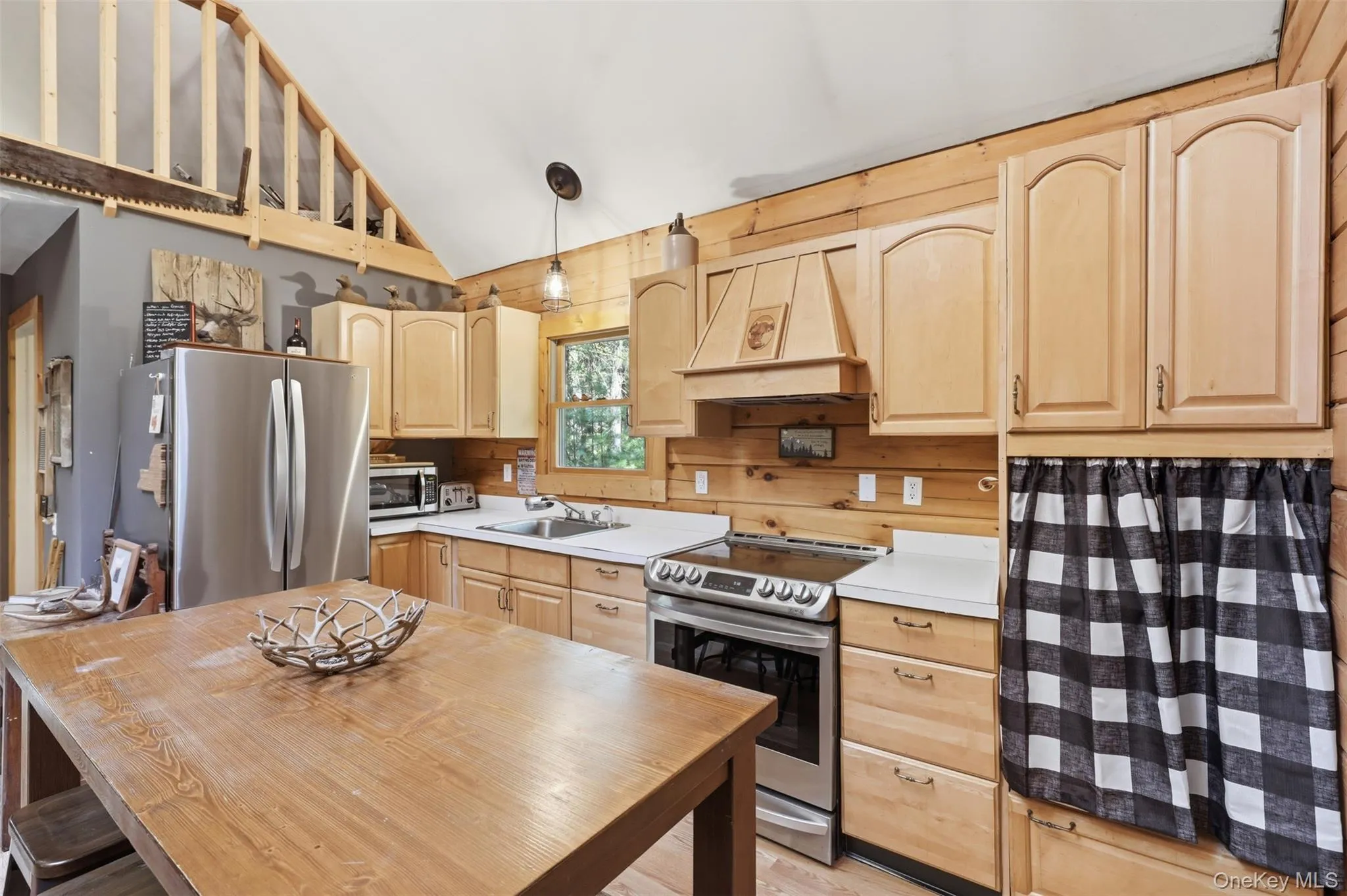 Practical kitchen with open layout and eat in setup. Practical kitchen with open layout and eat in setup.