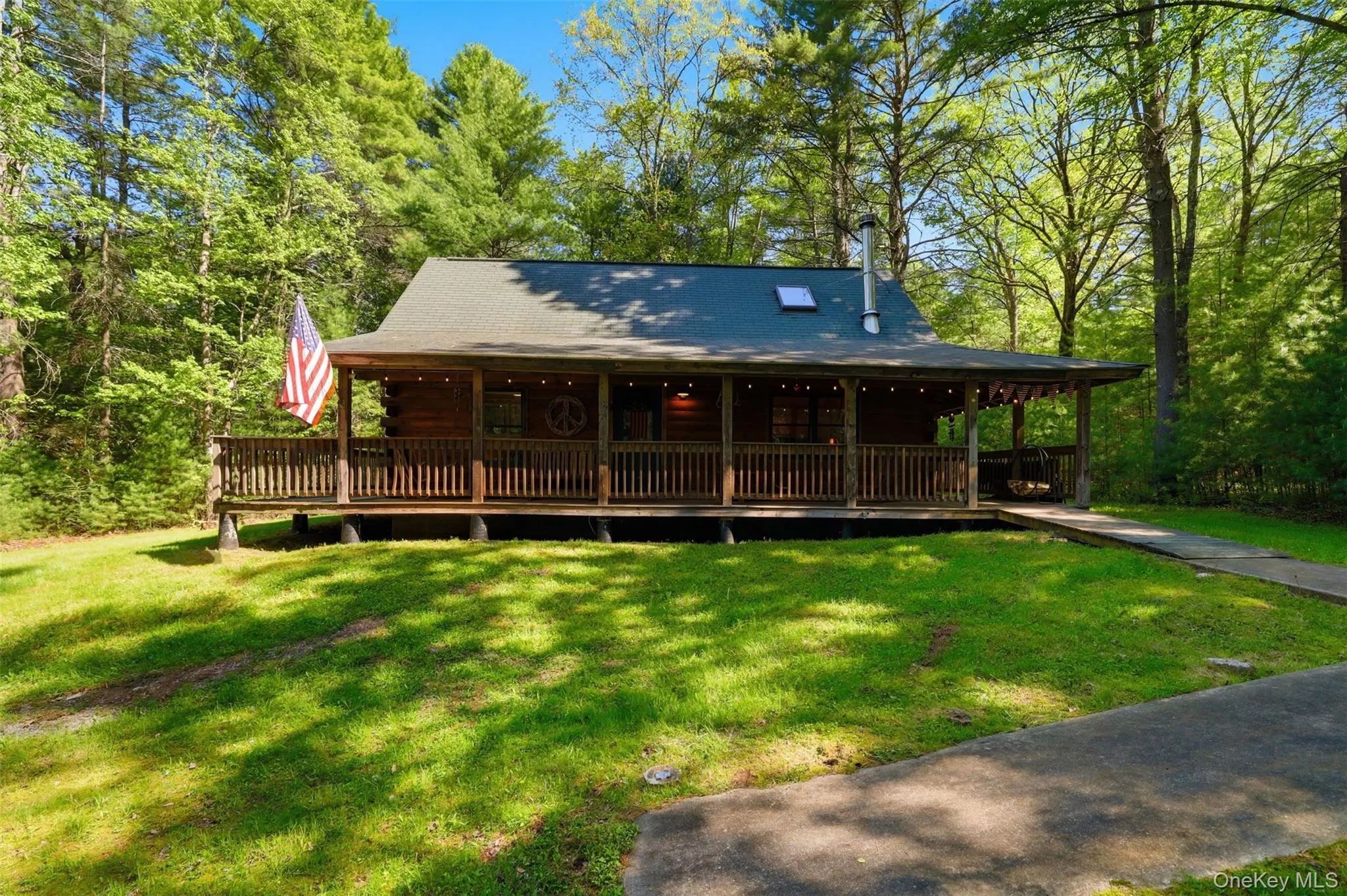 Built less than 20 years ago, and used lightly as a weekend home. Built less than 20 years ago, and used lightly as a weekend home.