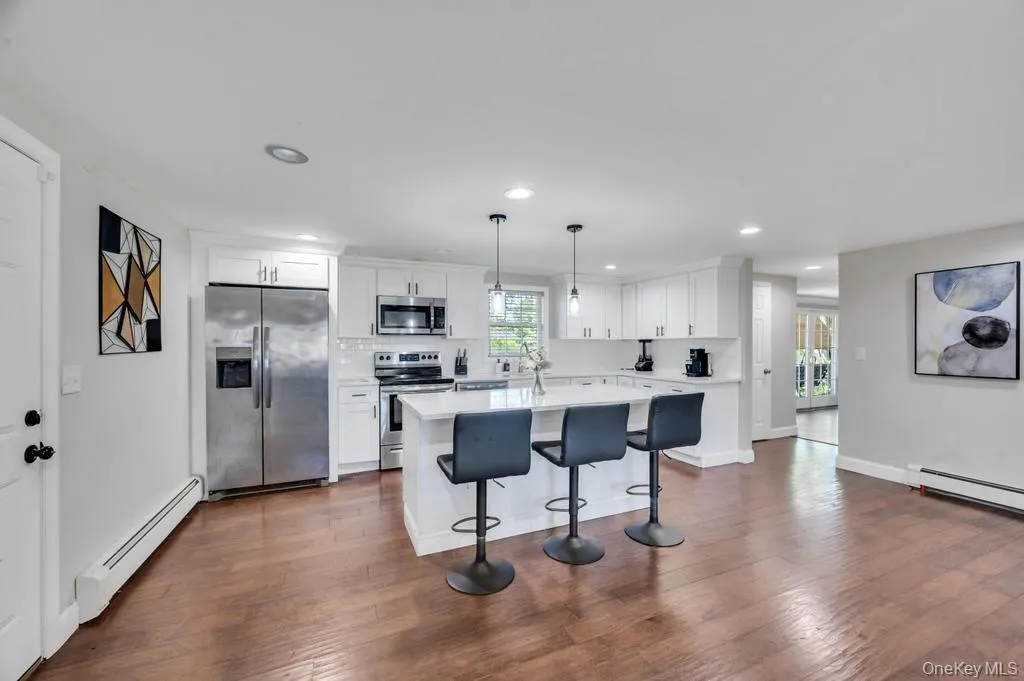 56 Hurtin Street, Brookhaven, NY, 5 Bedrooms Bedrooms, 8 Rooms Rooms,2 BathroomsBathrooms,Residential,For Rent,Hurtin,0,999875 56 Hurtin Street, Brookhaven, NY, 5 Bedrooms Bedrooms, 8 Rooms Rooms,2 BathroomsBathrooms,Residential,For Rent,Hurtin,0,999875