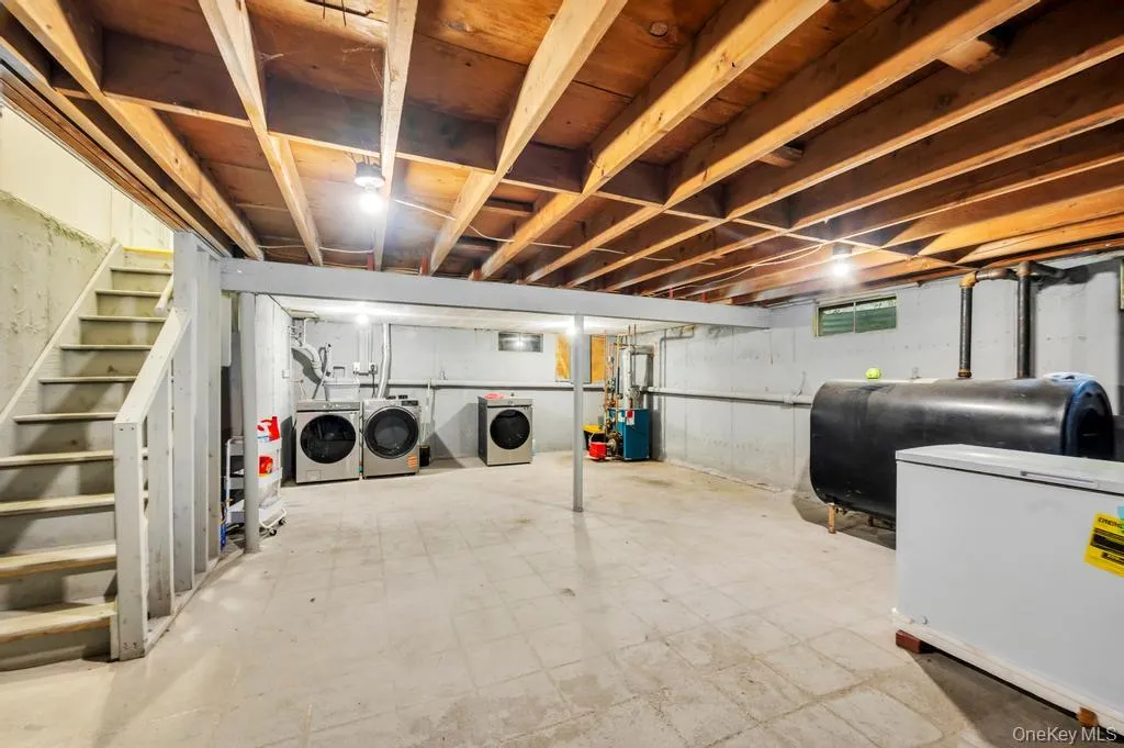 56 Hurtin Street, Brookhaven, NY, 5 Bedrooms Bedrooms, 8 Rooms Rooms,2 BathroomsBathrooms,Residential,For Rent,Hurtin,0,999875 56 Hurtin Street, Brookhaven, NY, 5 Bedrooms Bedrooms, 8 Rooms Rooms,2 BathroomsBathrooms,Residential,For Rent,Hurtin,0,999875