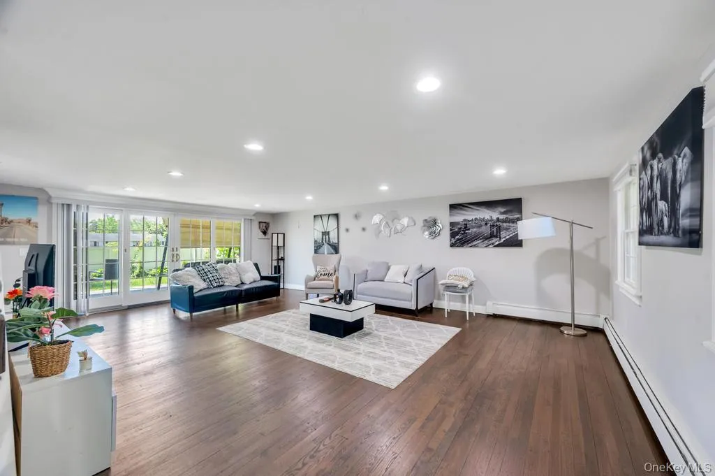 56 Hurtin Street, Brookhaven, NY, 5 Bedrooms Bedrooms, 8 Rooms Rooms,2 BathroomsBathrooms,Residential,For Rent,Hurtin,0,999875 56 Hurtin Street, Brookhaven, NY, 5 Bedrooms Bedrooms, 8 Rooms Rooms,2 BathroomsBathrooms,Residential,For Rent,Hurtin,0,999875