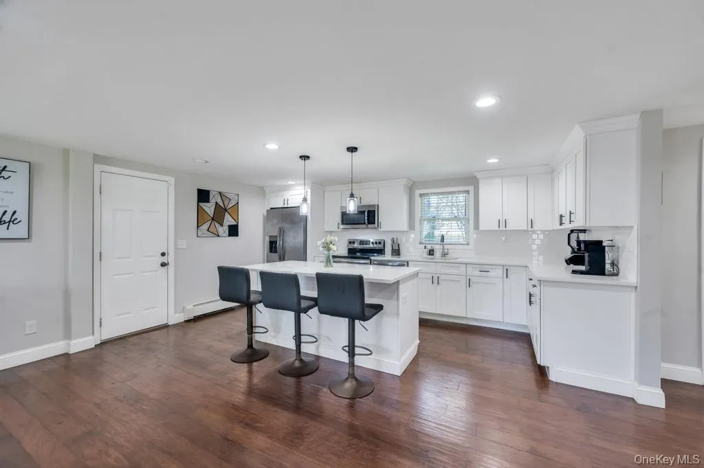 56 Hurtin Street, Brookhaven, NY, 5 Bedrooms Bedrooms, 8 Rooms Rooms,2 BathroomsBathrooms,Residential,For Rent,Hurtin,0,999875 56 Hurtin Street, Brookhaven, NY, 5 Bedrooms Bedrooms, 8 Rooms Rooms,2 BathroomsBathrooms,Residential,For Rent,Hurtin,0,999875
