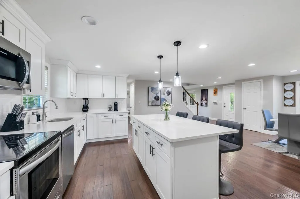 56 Hurtin Street, Brookhaven, NY, 5 Bedrooms Bedrooms, 8 Rooms Rooms,2 BathroomsBathrooms,Residential,For Rent,Hurtin,0,999875 56 Hurtin Street, Brookhaven, NY, 5 Bedrooms Bedrooms, 8 Rooms Rooms,2 BathroomsBathrooms,Residential,For Rent,Hurtin,0,999875