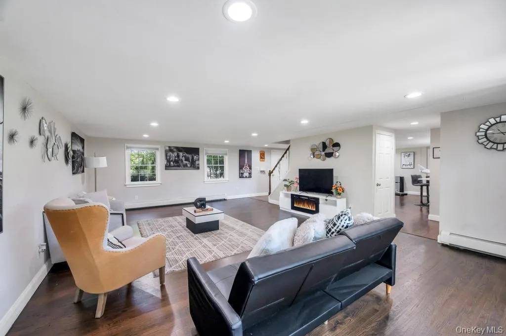 56 Hurtin Street, Brookhaven, NY, 5 Bedrooms Bedrooms, 8 Rooms Rooms,2 BathroomsBathrooms,Residential,For Rent,Hurtin,0,999875 56 Hurtin Street, Brookhaven, NY, 5 Bedrooms Bedrooms, 8 Rooms Rooms,2 BathroomsBathrooms,Residential,For Rent,Hurtin,0,999875