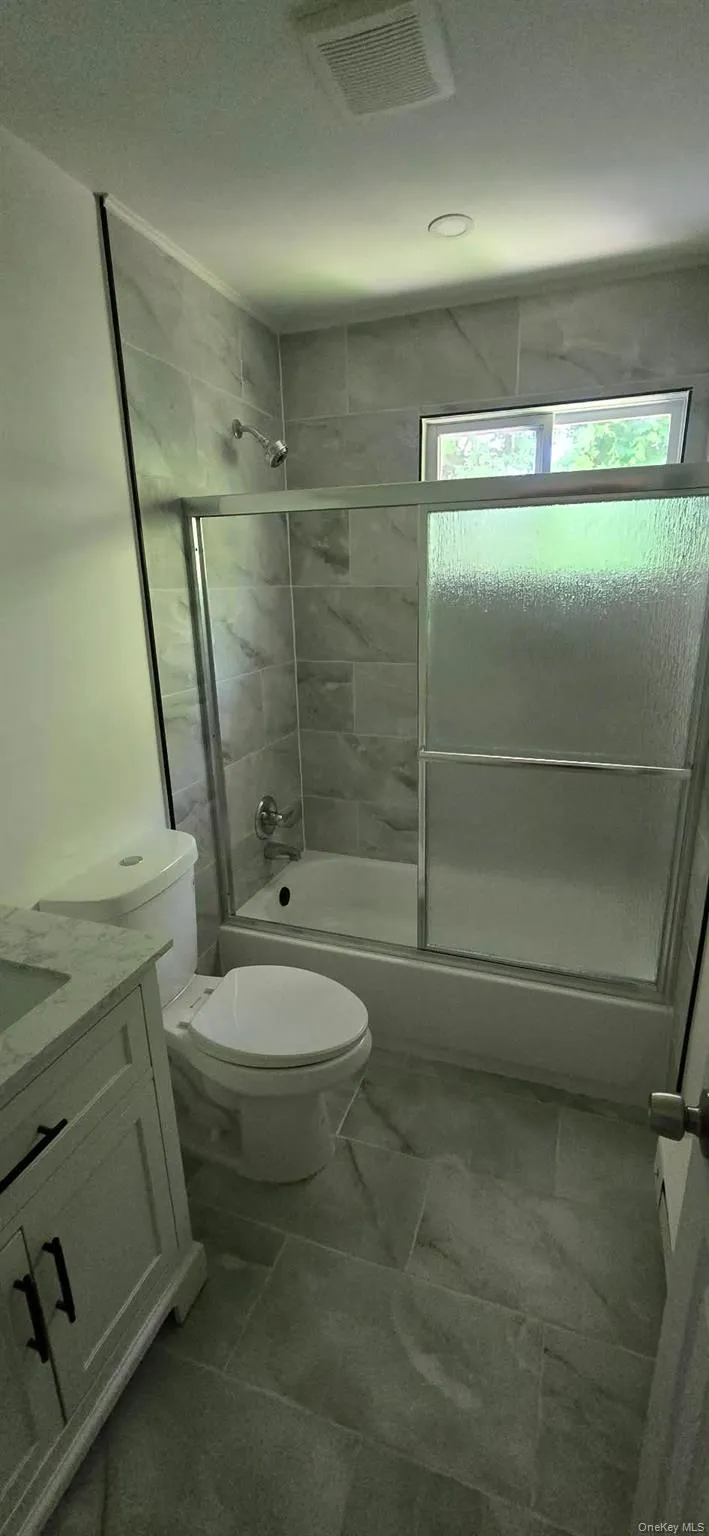 Full Bathroom Full Bathroom