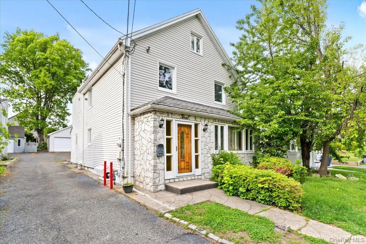 3 Franklin Road, North Hempstead, NY, 5 Bedrooms Bedrooms, 9 Rooms Rooms,2 BathroomsBathrooms,Residential,For Rent,Franklin,0,999877 3 Franklin Road, North Hempstead, NY, 5 Bedrooms Bedrooms, 9 Rooms Rooms,2 BathroomsBathrooms,Residential,For Rent,Franklin,0,999877