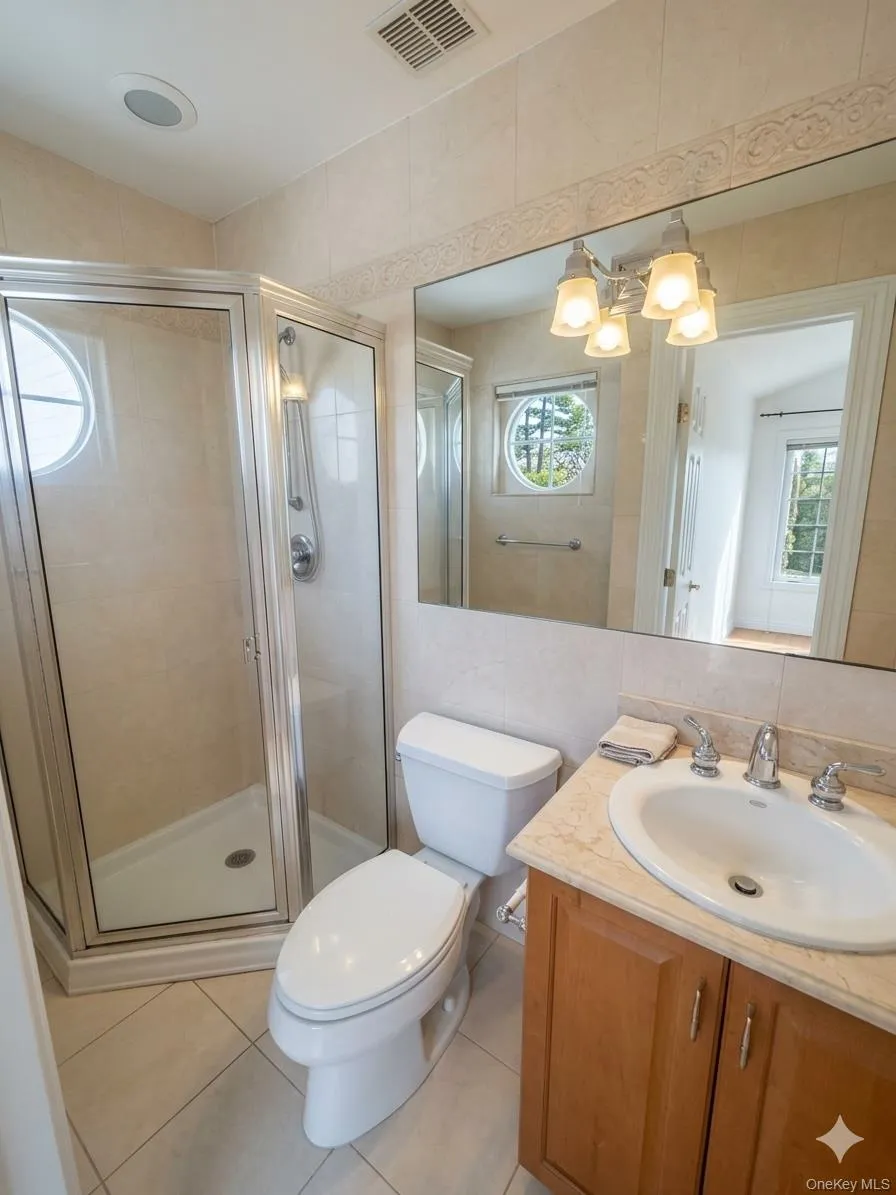 Master bathroom Master bathroom