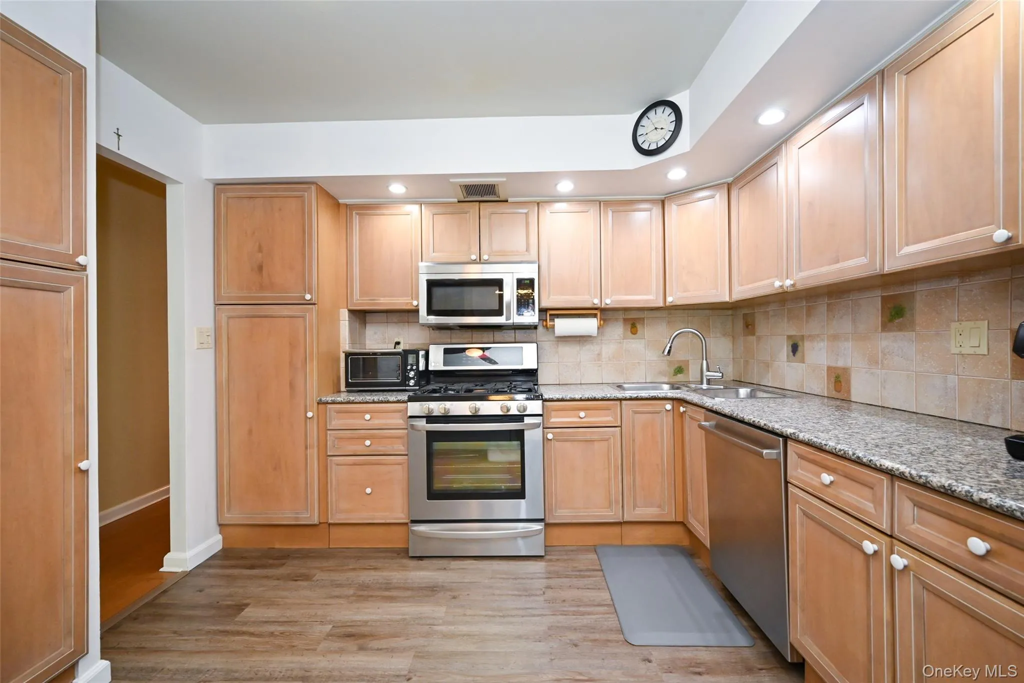 71-21 163rd Street, New York, NY, 3 Bedrooms Bedrooms, 7 Rooms Rooms,2 BathroomsBathrooms,Residential,For Rent,163rd,0,999901 71-21 163rd Street, New York, NY, 3 Bedrooms Bedrooms, 7 Rooms Rooms,2 BathroomsBathrooms,Residential,For Rent,163rd,0,999901