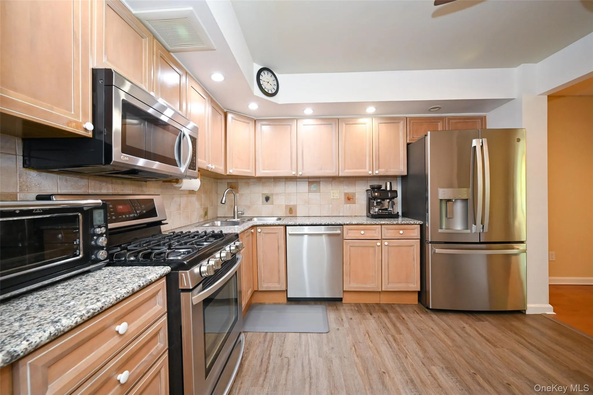 71-21 163rd Street, New York, NY, 3 Bedrooms Bedrooms, 7 Rooms Rooms,2 BathroomsBathrooms,Residential,For Rent,163rd,0,999901 71-21 163rd Street, New York, NY, 3 Bedrooms Bedrooms, 7 Rooms Rooms,2 BathroomsBathrooms,Residential,For Rent,163rd,0,999901