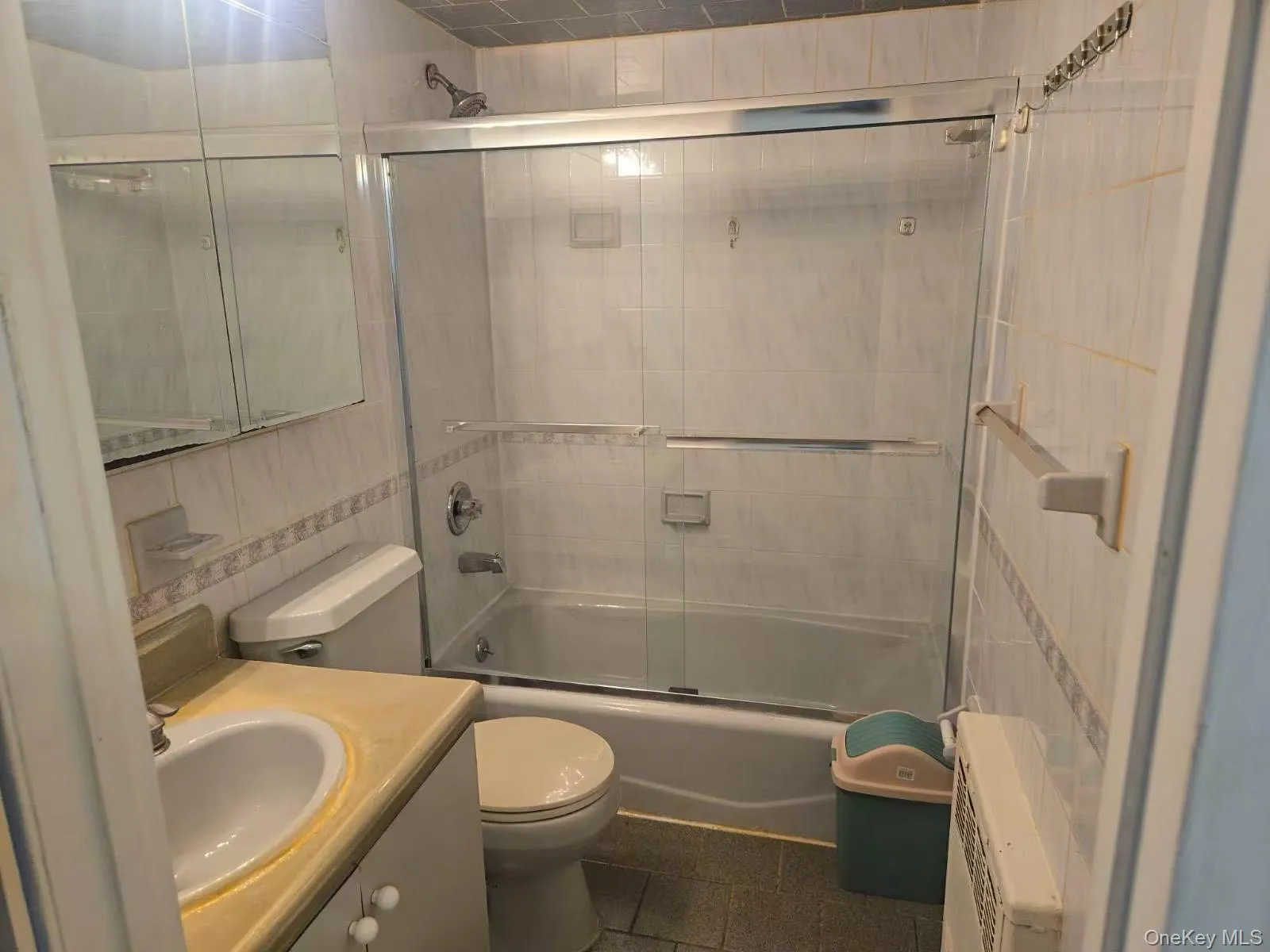 147-31 Barclay Avenue, New York, NY, 2 Bedrooms Bedrooms, 4 Rooms Rooms,1 BathroomBathrooms,Residential Lease,For Rent,Barclay,0,999924 147-31 Barclay Avenue, New York, NY, 2 Bedrooms Bedrooms, 4 Rooms Rooms,1 BathroomBathrooms,Residential Lease,For Rent,Barclay,0,999924