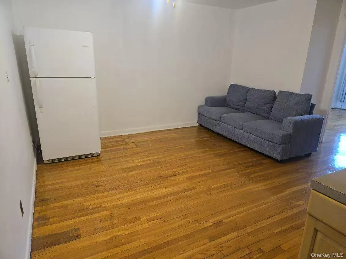 147-31 Barclay Avenue, New York, NY, 2 Bedrooms Bedrooms, 4 Rooms Rooms,1 BathroomBathrooms,Residential Lease,For Rent,Barclay,0,999924 147-31 Barclay Avenue, New York, NY, 2 Bedrooms Bedrooms, 4 Rooms Rooms,1 BathroomBathrooms,Residential Lease,For Rent,Barclay,0,999924