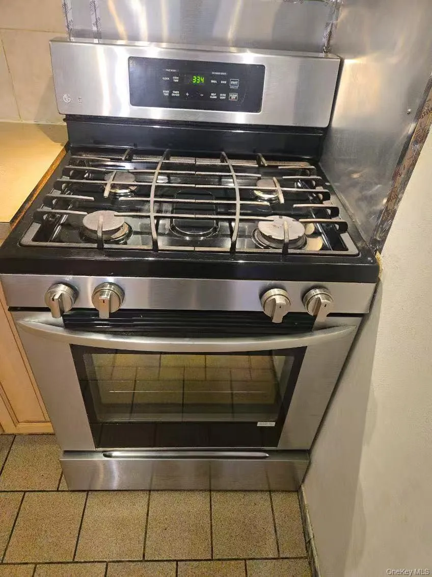 147-31 Barclay Avenue, New York, NY, 2 Bedrooms Bedrooms, 4 Rooms Rooms,1 BathroomBathrooms,Residential Lease,For Rent,Barclay,0,999924 147-31 Barclay Avenue, New York, NY, 2 Bedrooms Bedrooms, 4 Rooms Rooms,1 BathroomBathrooms,Residential Lease,For Rent,Barclay,0,999924