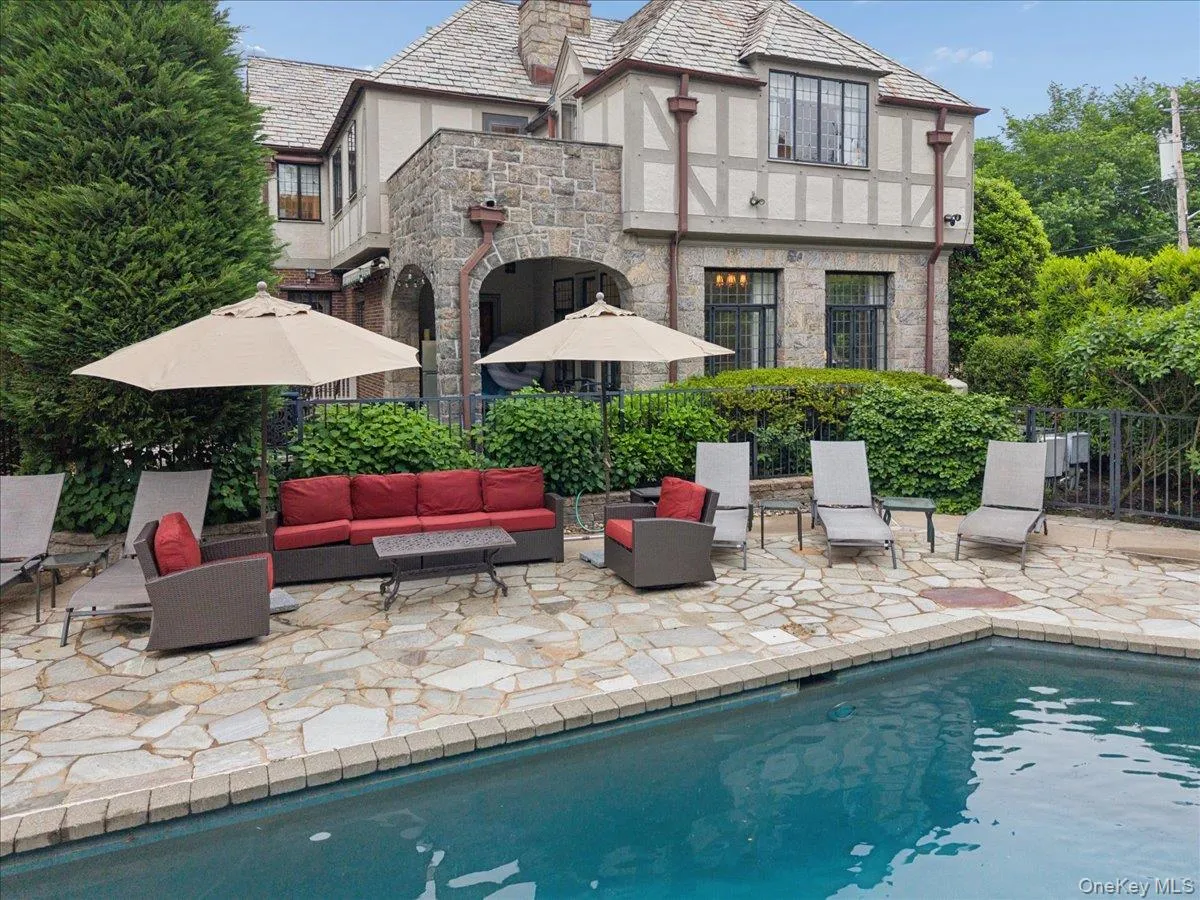 263 Corona Avenue, Pelham, NY, 6 Bedrooms Bedrooms, 12 Rooms Rooms,5 BathroomsBathrooms,Residential,For Rent,Corona,0,999933 263 Corona Avenue, Pelham, NY, 6 Bedrooms Bedrooms, 12 Rooms Rooms,5 BathroomsBathrooms,Residential,For Rent,Corona,0,999933