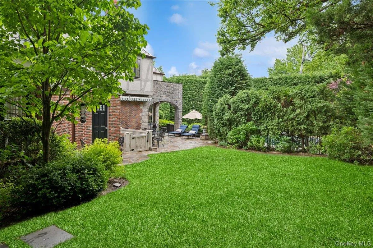263 Corona Avenue, Pelham, NY, 6 Bedrooms Bedrooms, 12 Rooms Rooms,5 BathroomsBathrooms,Residential,For Rent,Corona,0,999933 263 Corona Avenue, Pelham, NY, 6 Bedrooms Bedrooms, 12 Rooms Rooms,5 BathroomsBathrooms,Residential,For Rent,Corona,0,999933