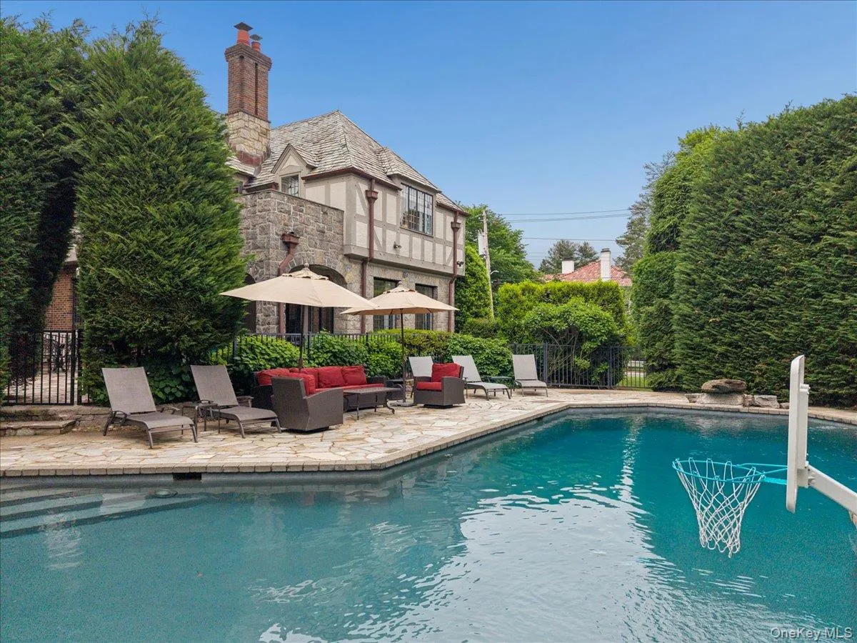 263 Corona Avenue, Pelham, NY, 6 Bedrooms Bedrooms, 12 Rooms Rooms,5 BathroomsBathrooms,Residential,For Rent,Corona,0,999933 263 Corona Avenue, Pelham, NY, 6 Bedrooms Bedrooms, 12 Rooms Rooms,5 BathroomsBathrooms,Residential,For Rent,Corona,0,999933