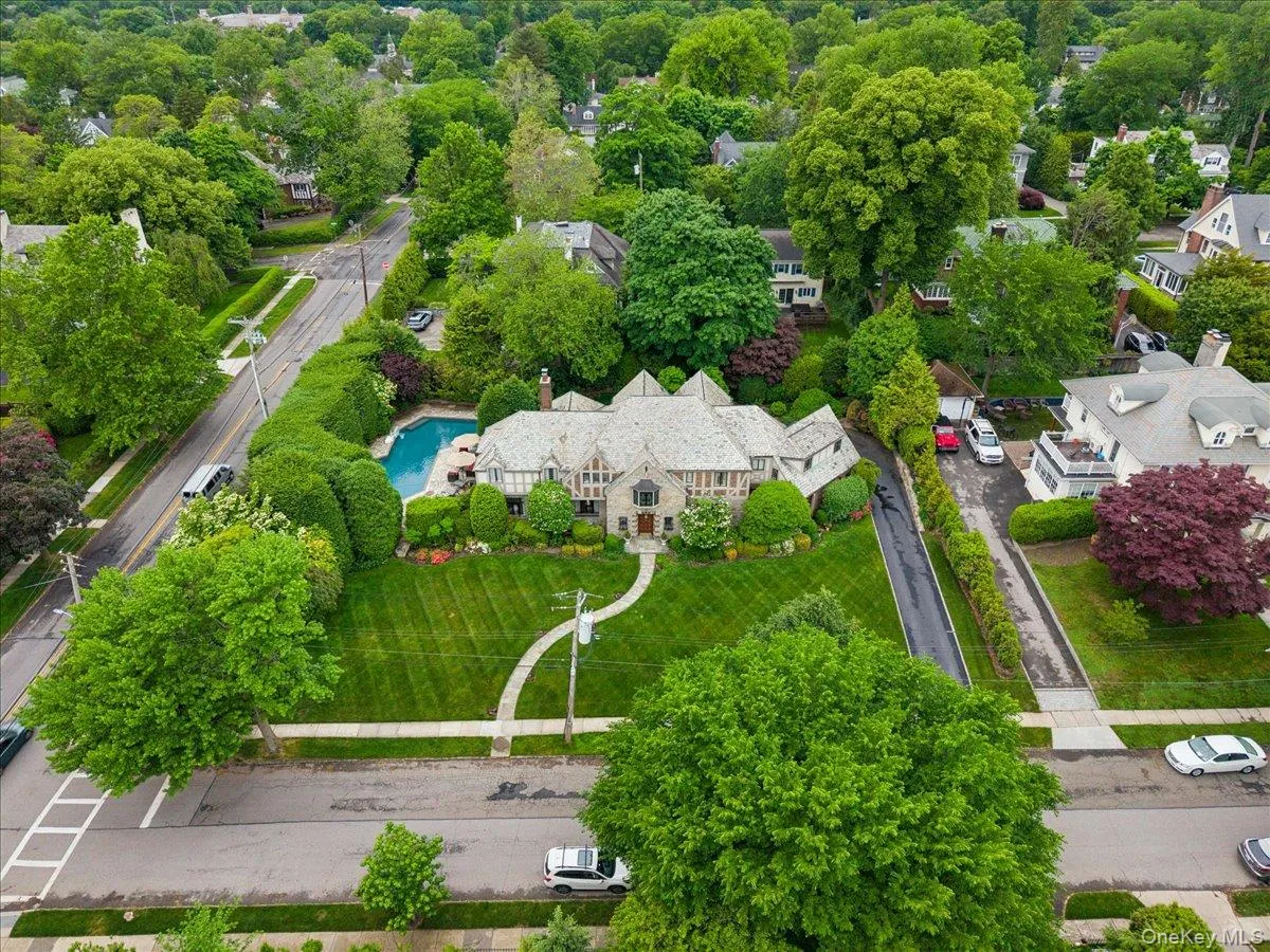 263 Corona Avenue, Pelham, NY, 6 Bedrooms Bedrooms, 12 Rooms Rooms,5 BathroomsBathrooms,Residential,For Rent,Corona,0,999933 263 Corona Avenue, Pelham, NY, 6 Bedrooms Bedrooms, 12 Rooms Rooms,5 BathroomsBathrooms,Residential,For Rent,Corona,0,999933