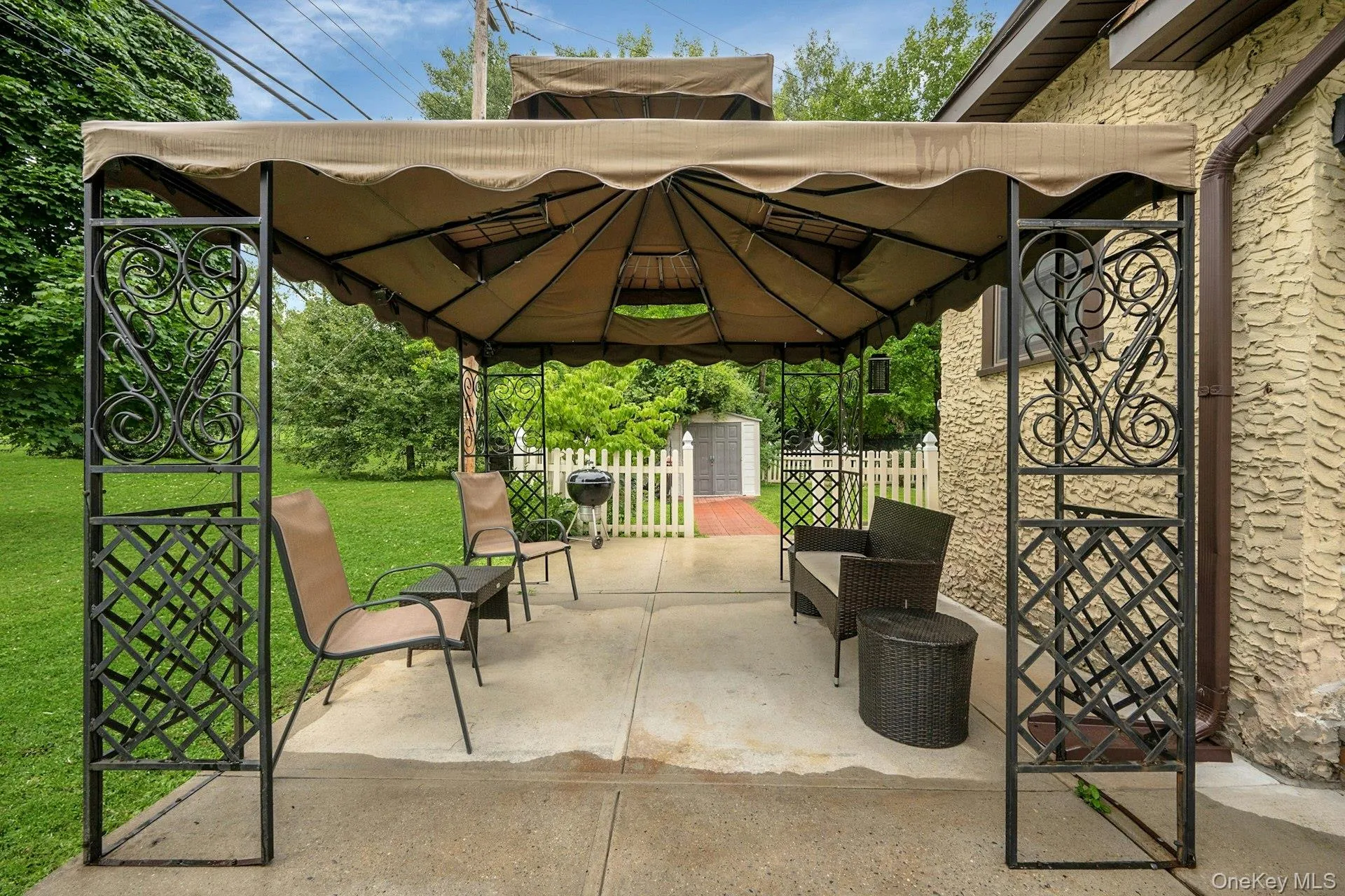 Enjoy backyard + relax Enjoy backyard + relax