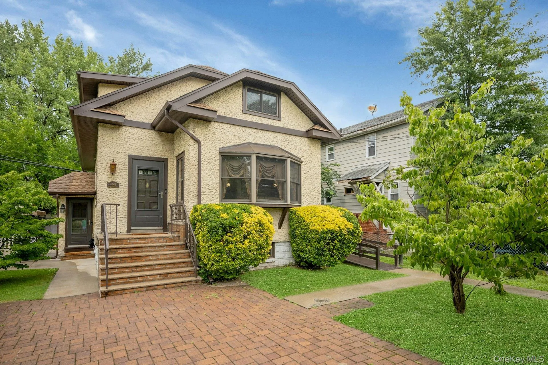 Welcome to 189D Edgewater Park Welcome to 189D Edgewater Park