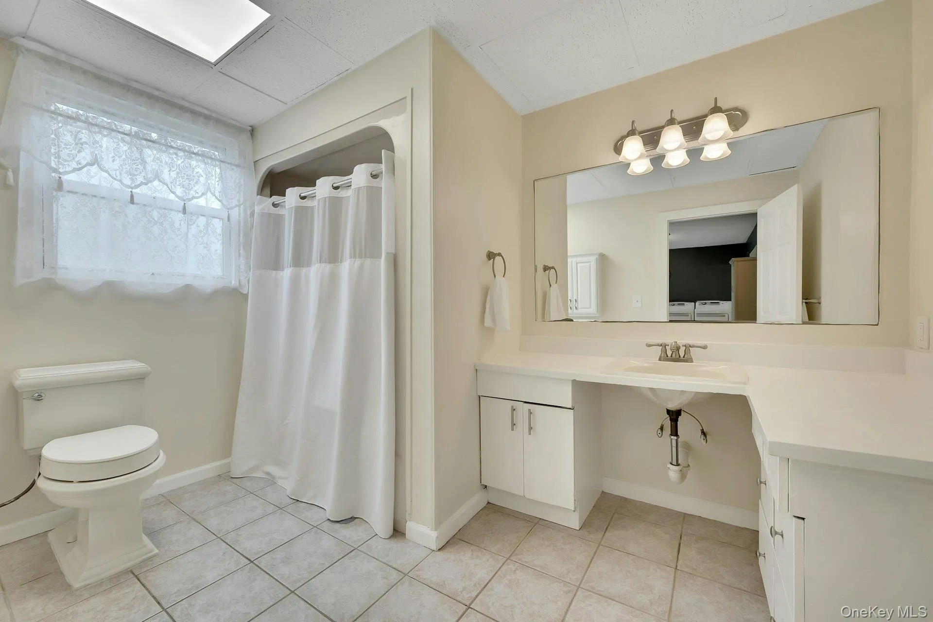1st Floor Large Bathroom 1st Floor Large Bathroom